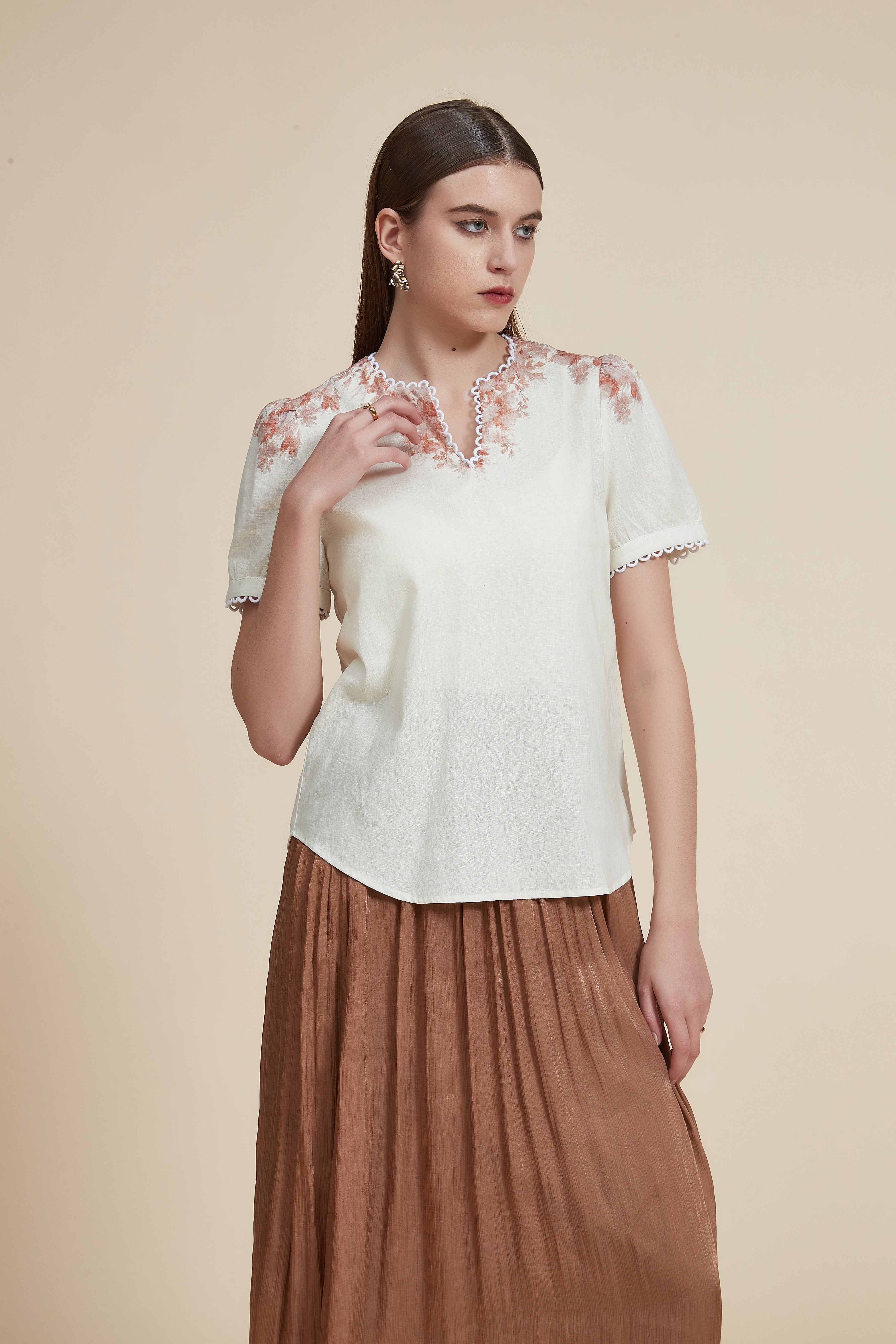 Waist-Length Half-Sleeve Blouse