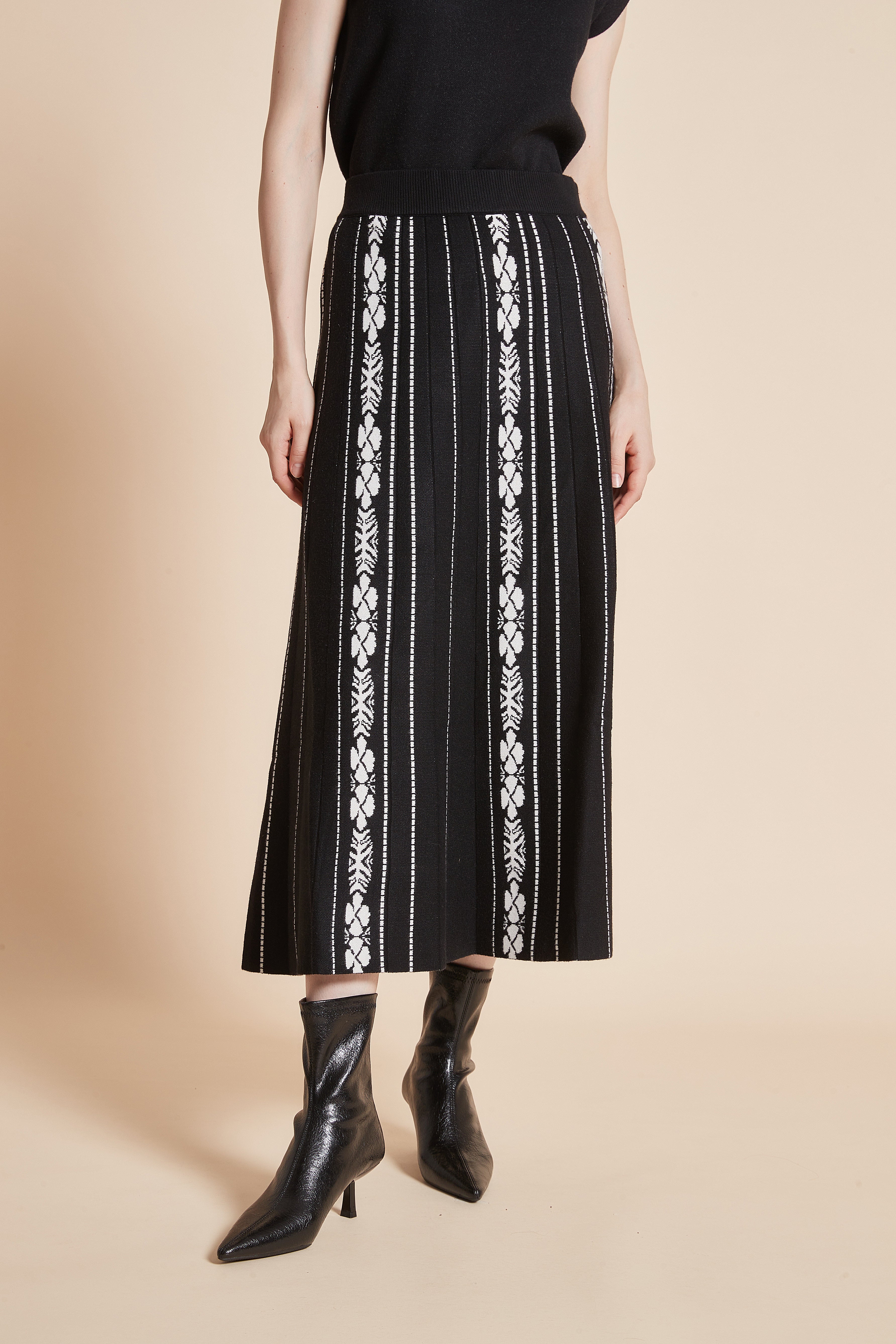 Yola Long Wide Ribbed Skirt