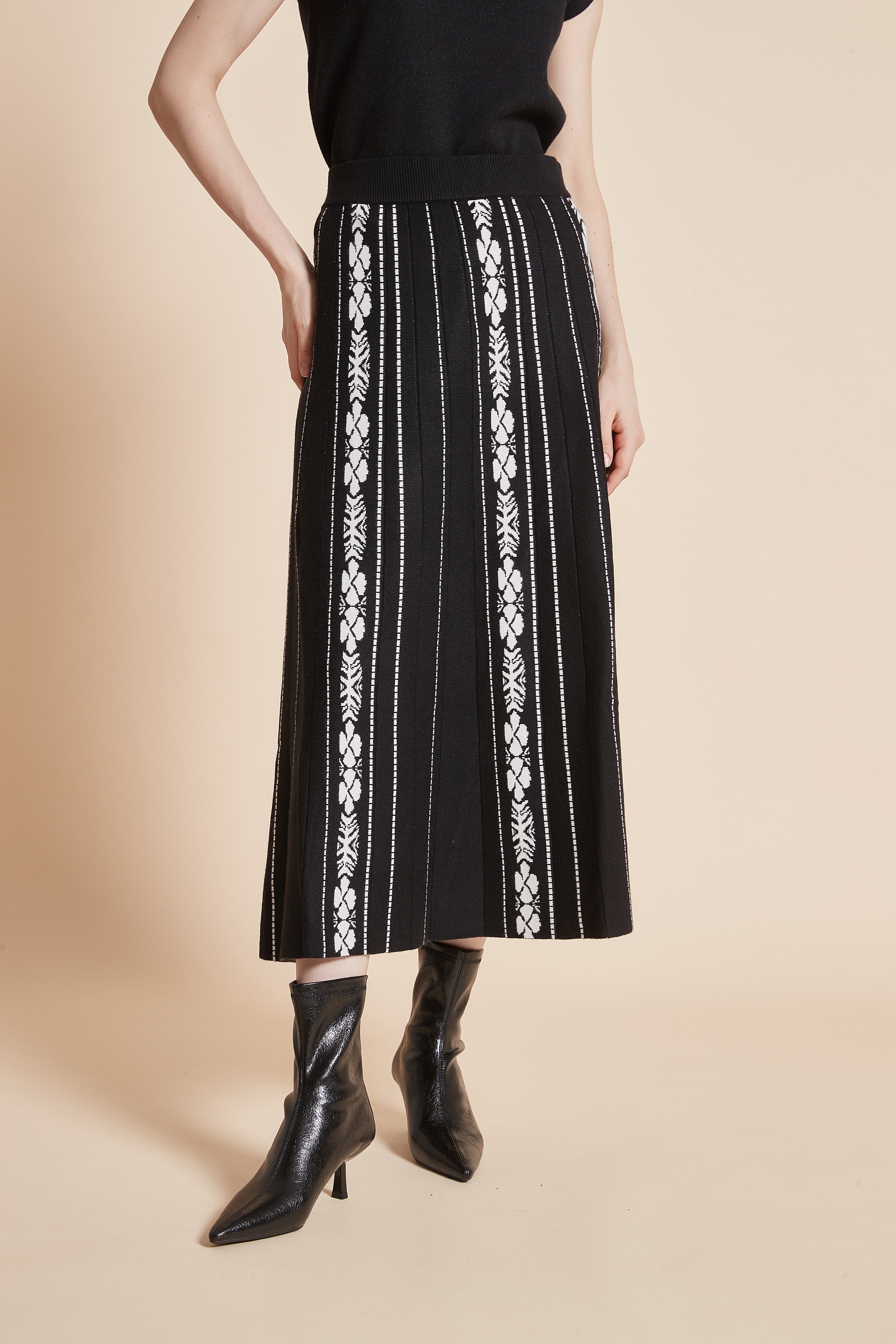 Yola Long Wide Ribbed Skirt