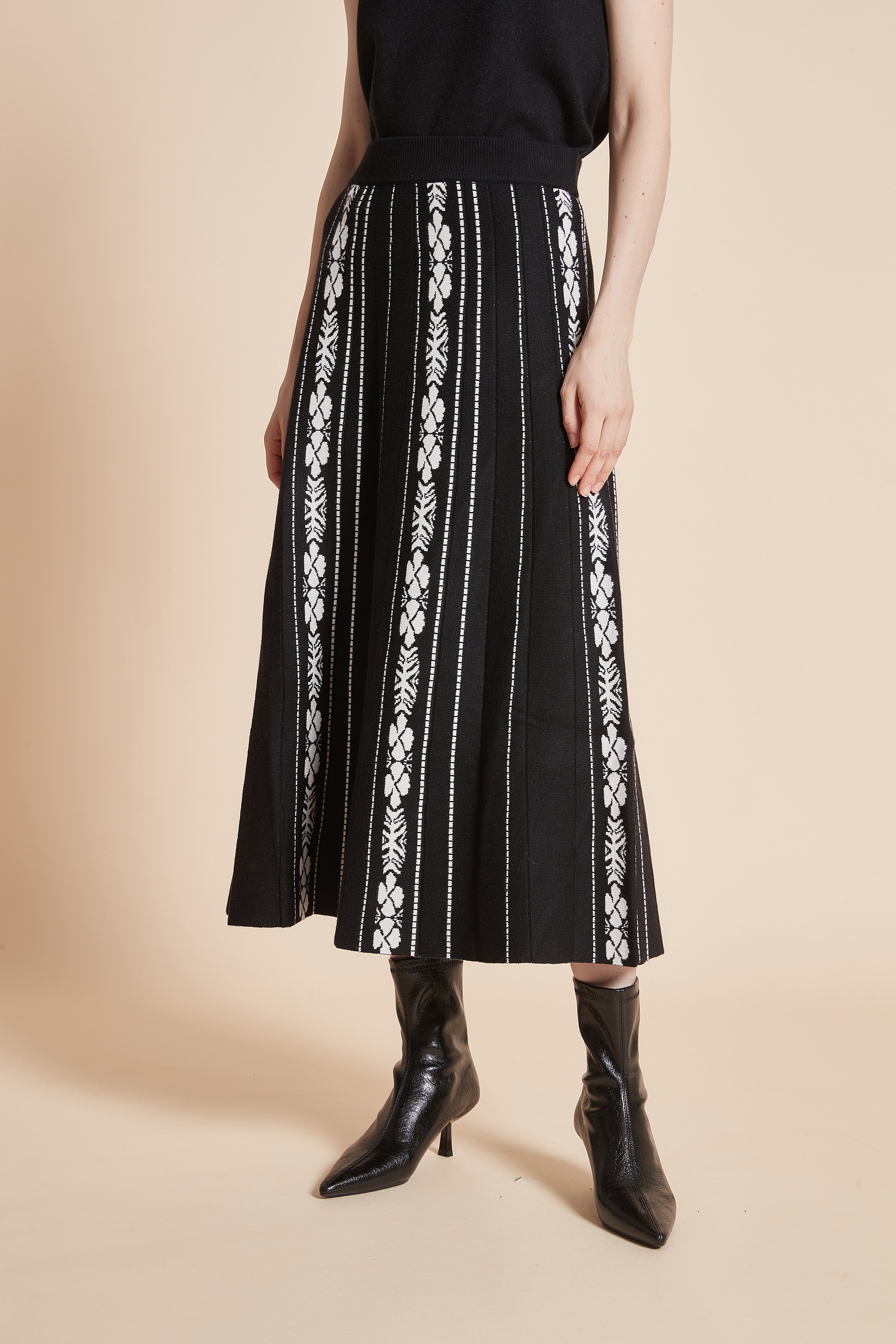 Yola Long Wide Ribbed Skirt