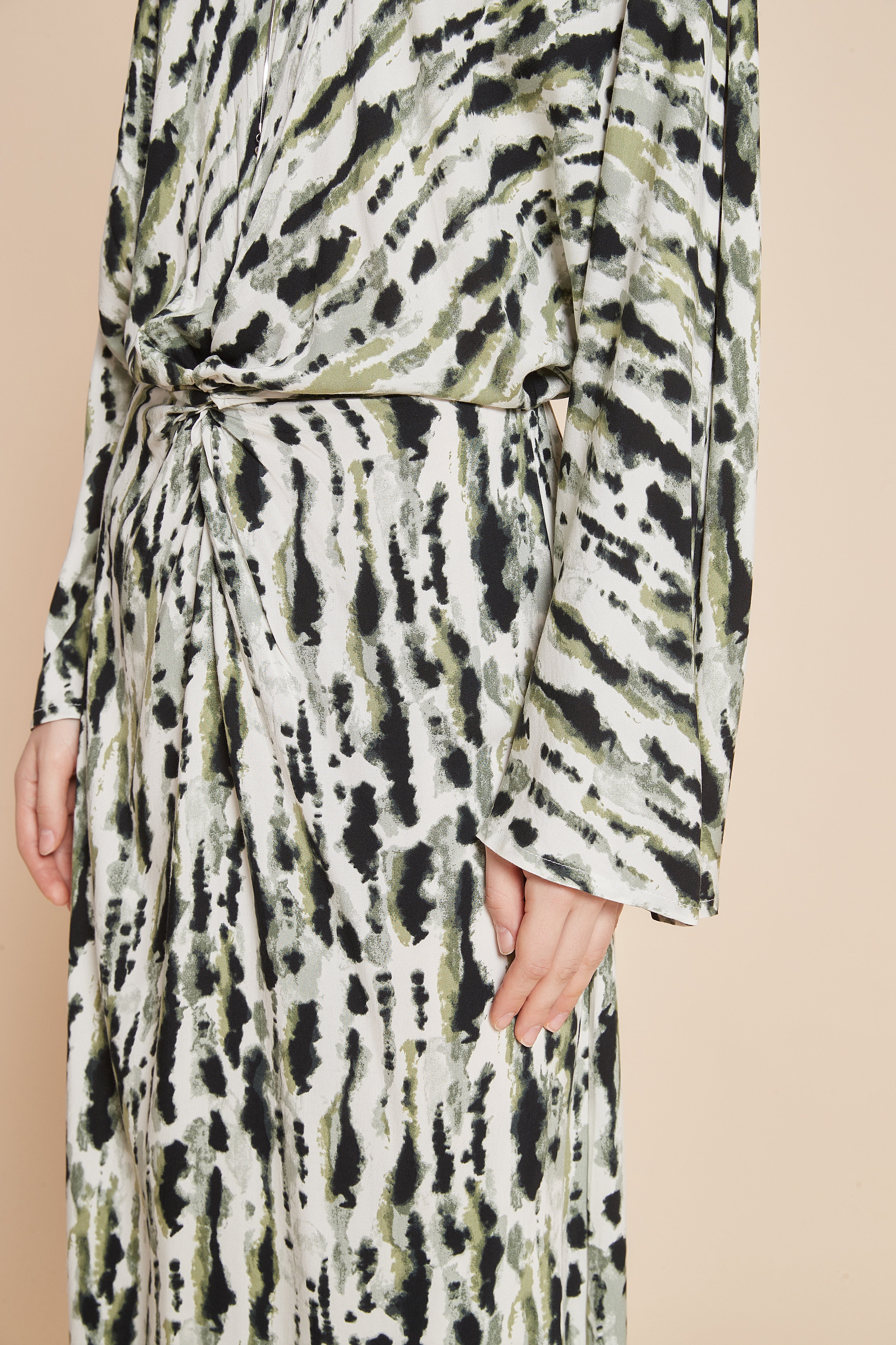 Yola Long Printed Dress with Colors and Long Sleeves