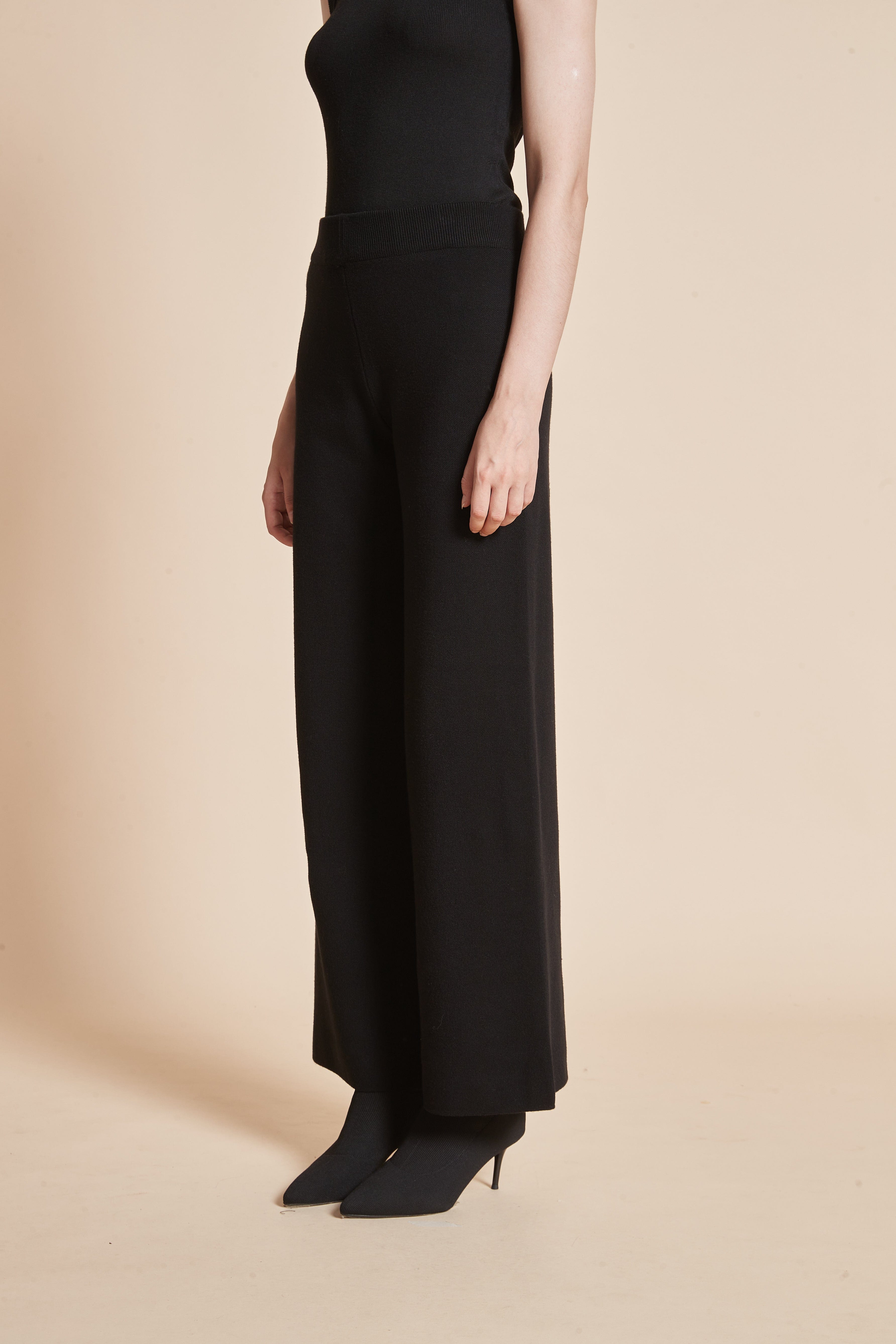 Long Plain Pants with Wide Legs