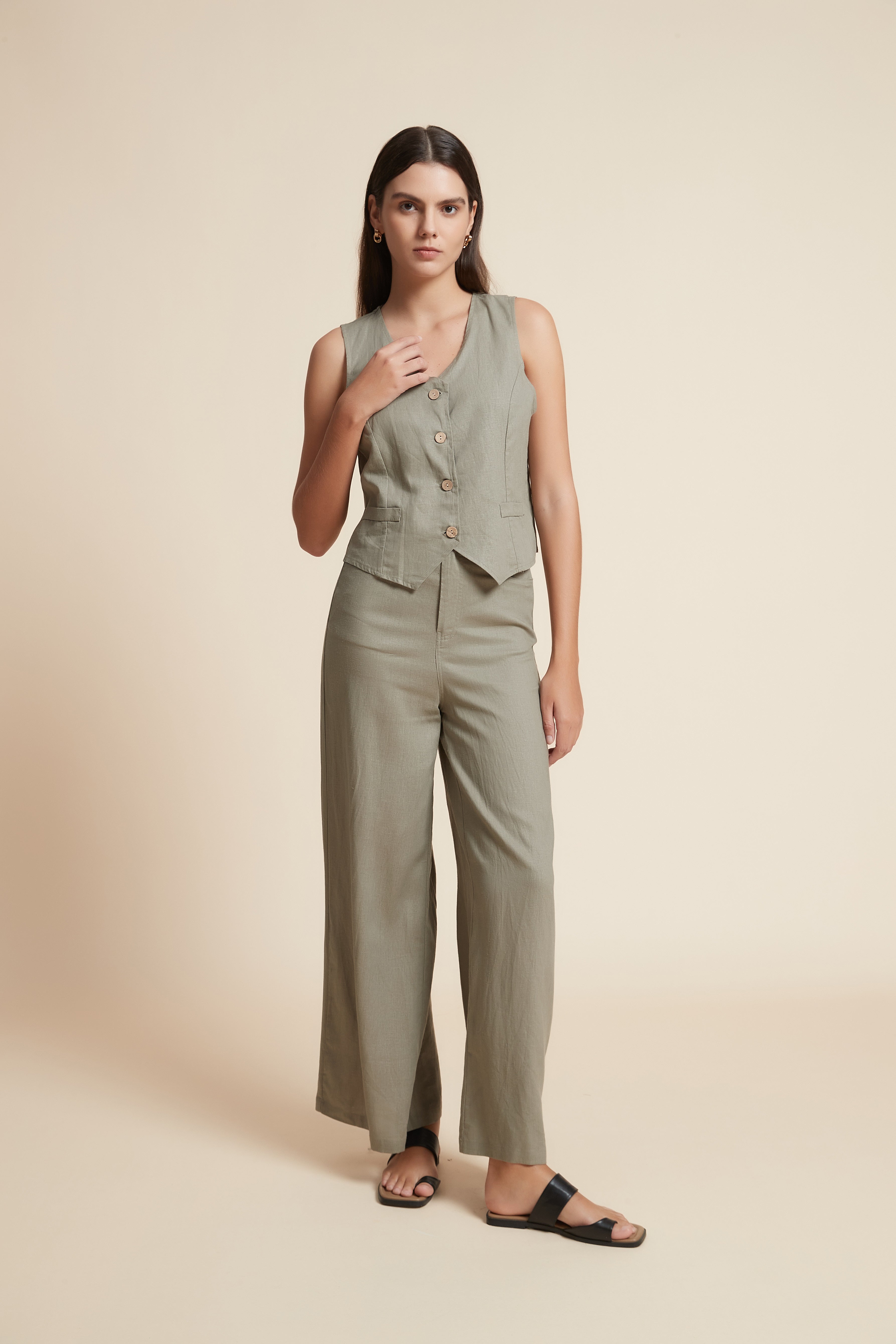 Sleeveless Heart Neck Button Top