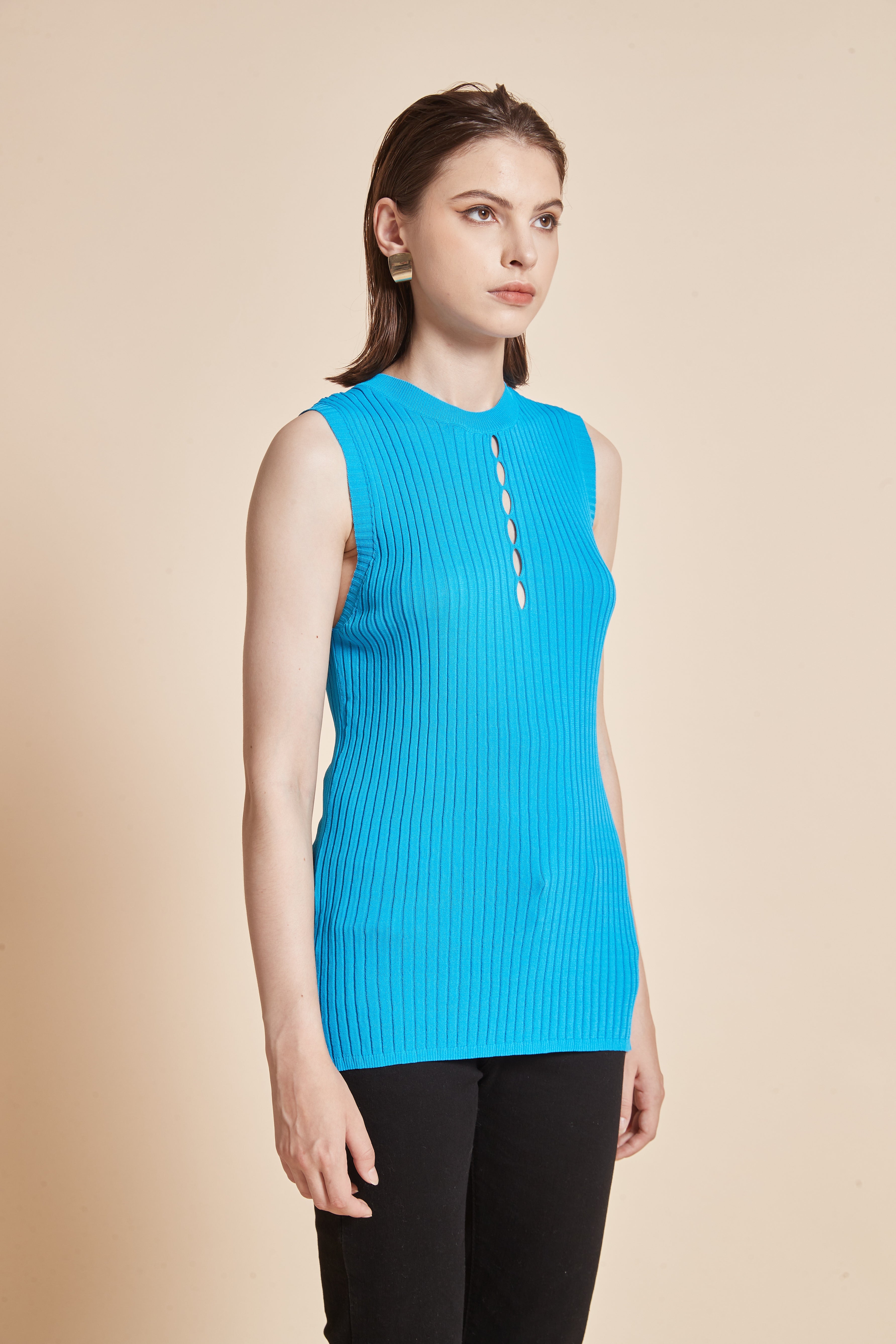 Yola Sleeveless Blouse with Round Neck and Chest Cutouts