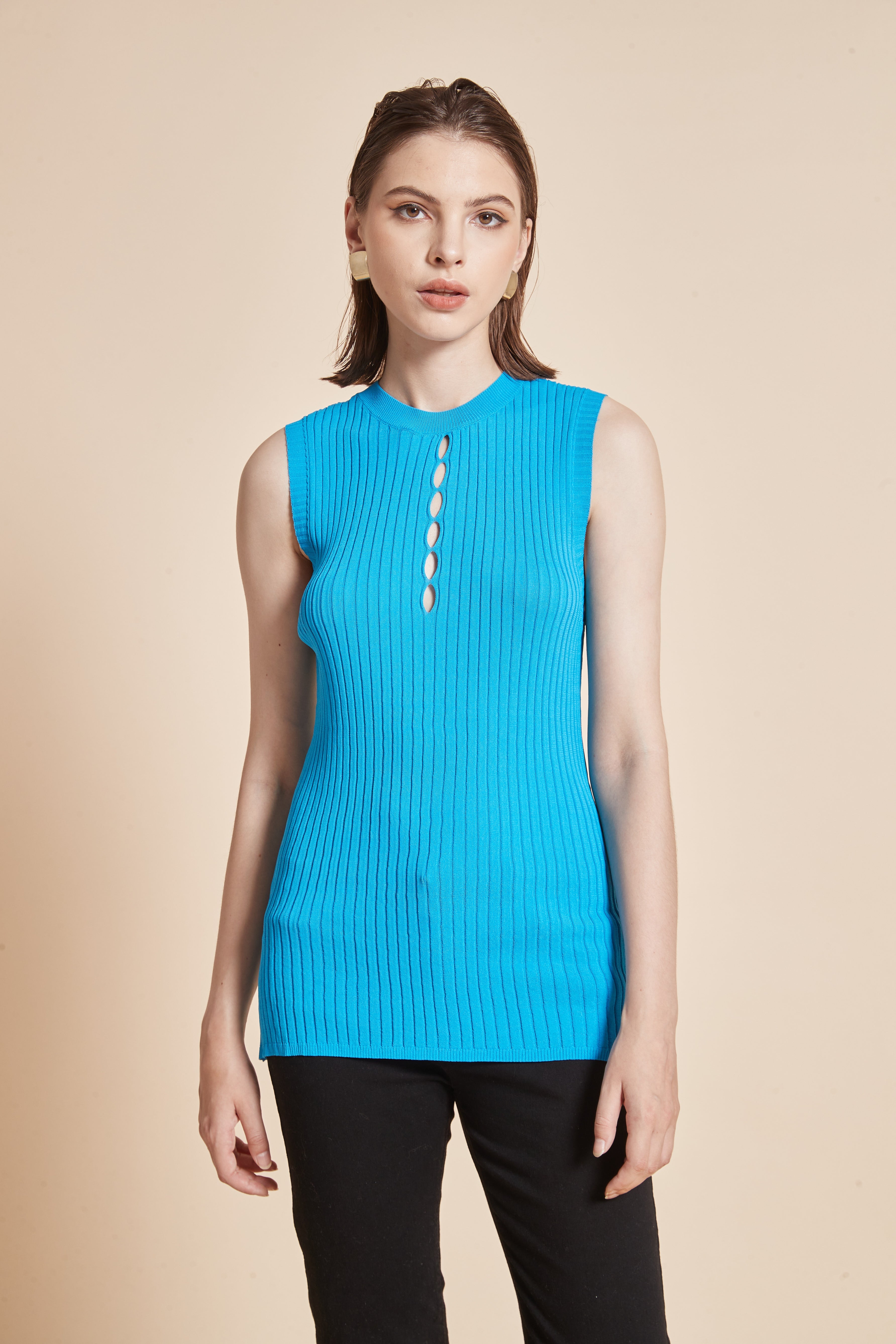 Yola Sleeveless Blouse with Round Neck and Chest Cutouts