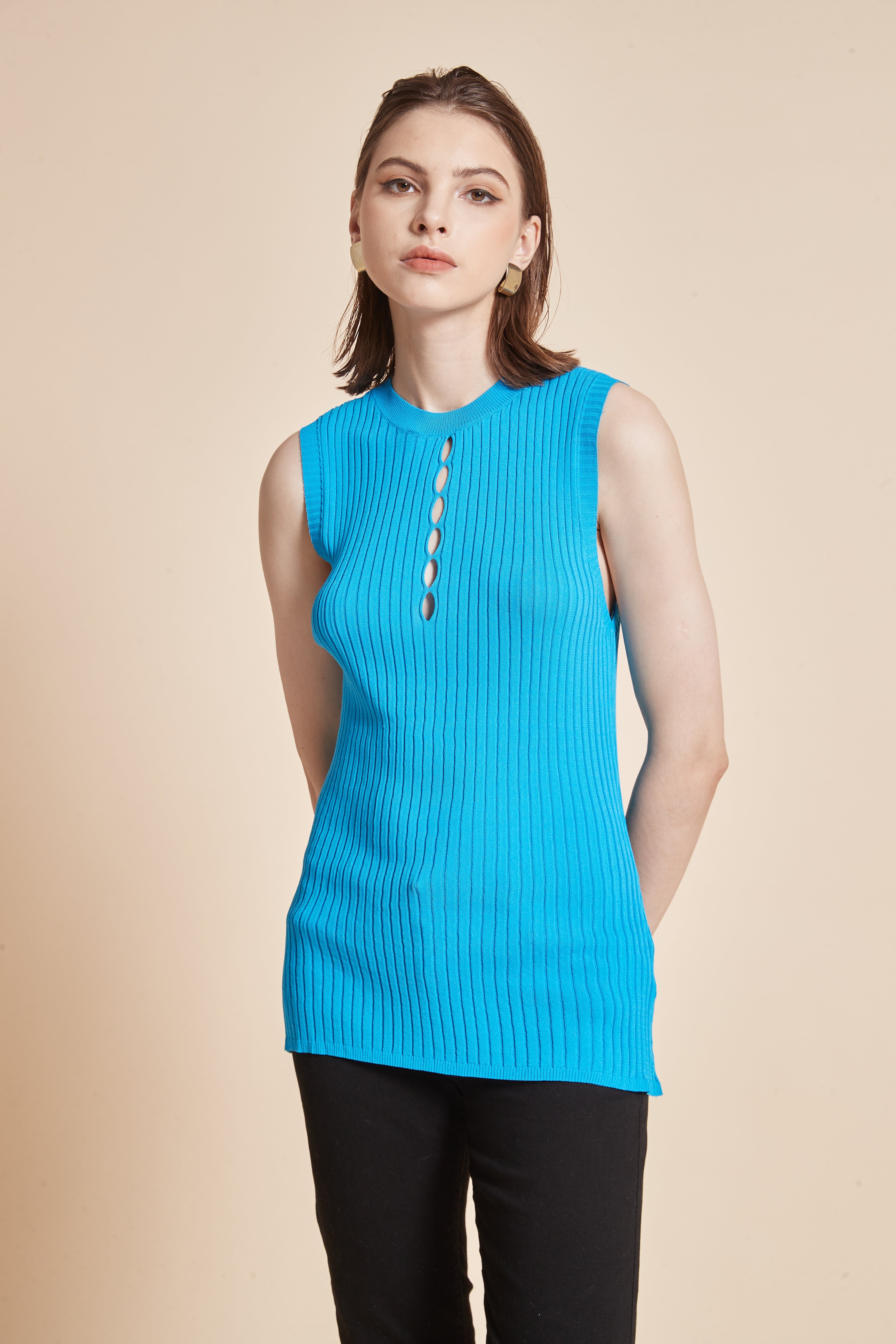 Yola Sleeveless Blouse with Round Neck and Chest Cutouts