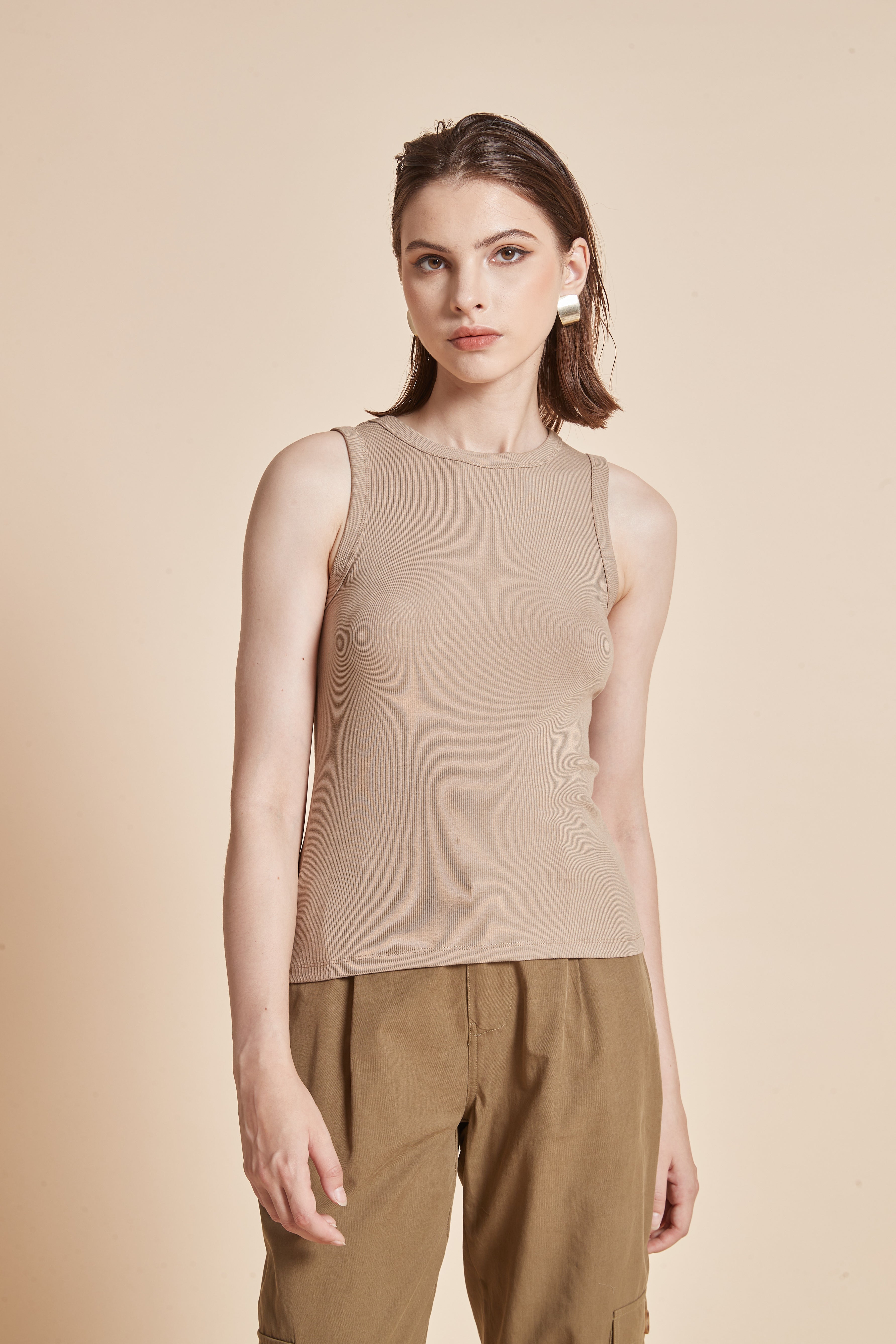 Yola Plain Sleeveless Blouse with Round Neck