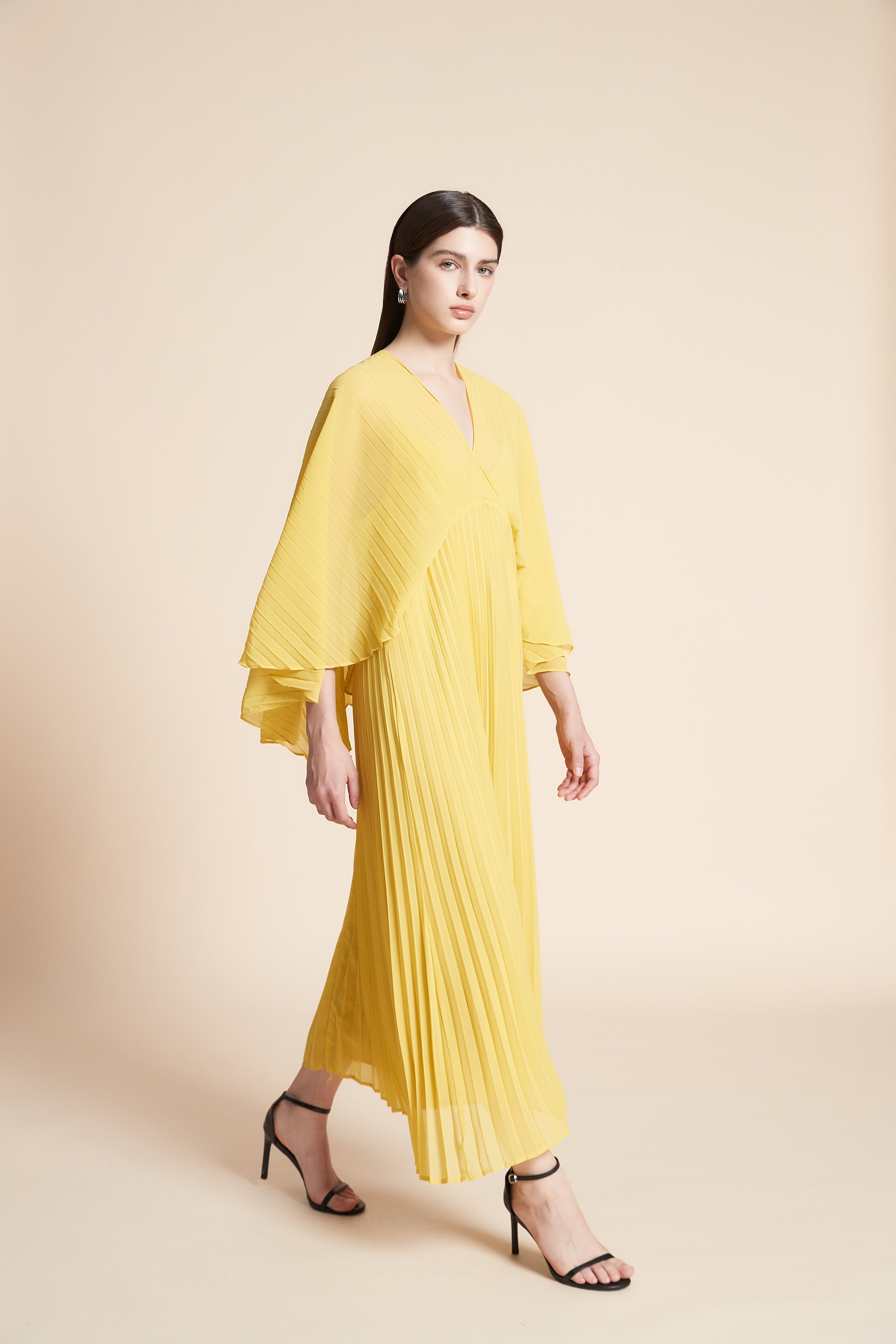 فستان ميدي سادة مكشكش كم طويل