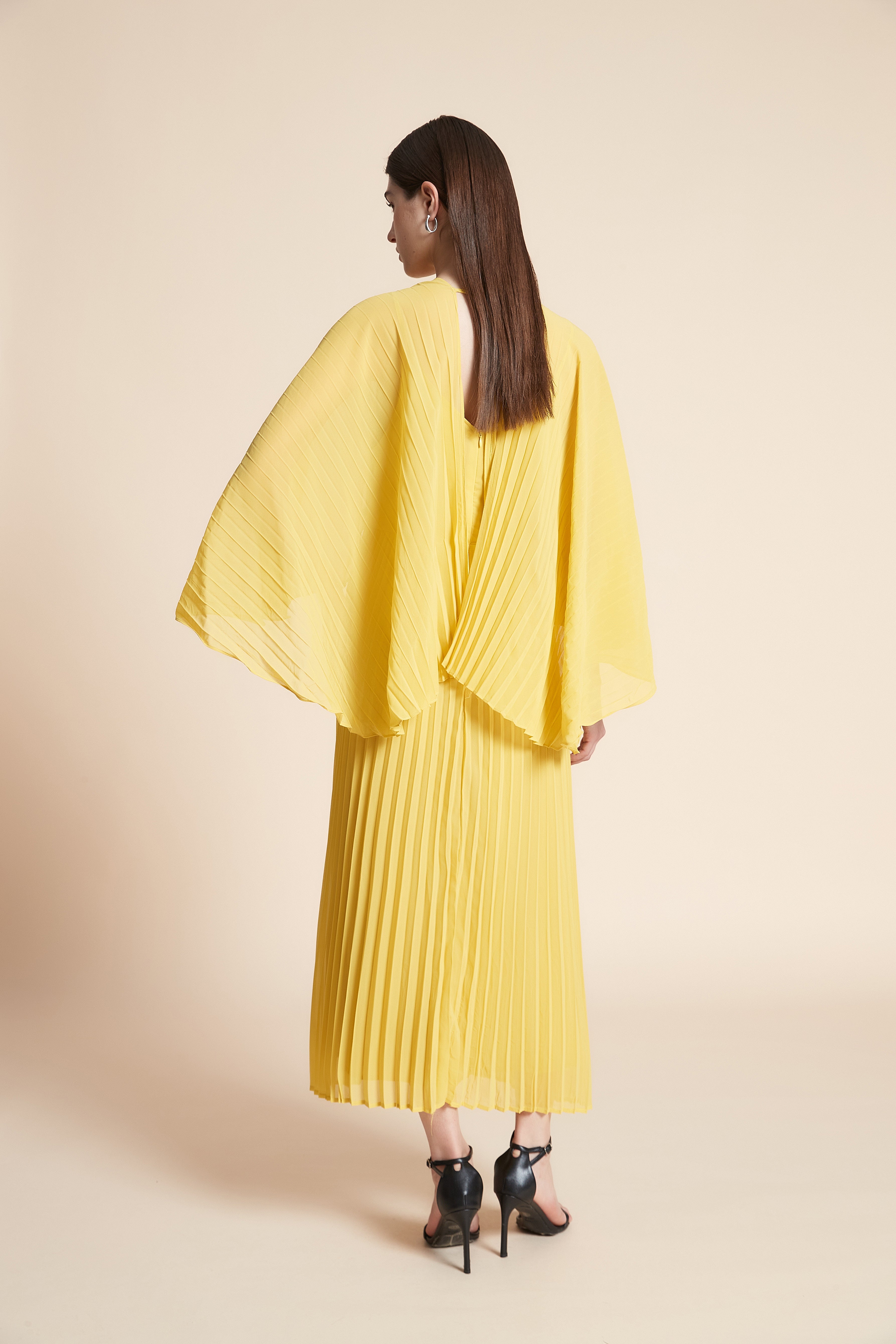 فستان ميدي سادة مكشكش كم طويل