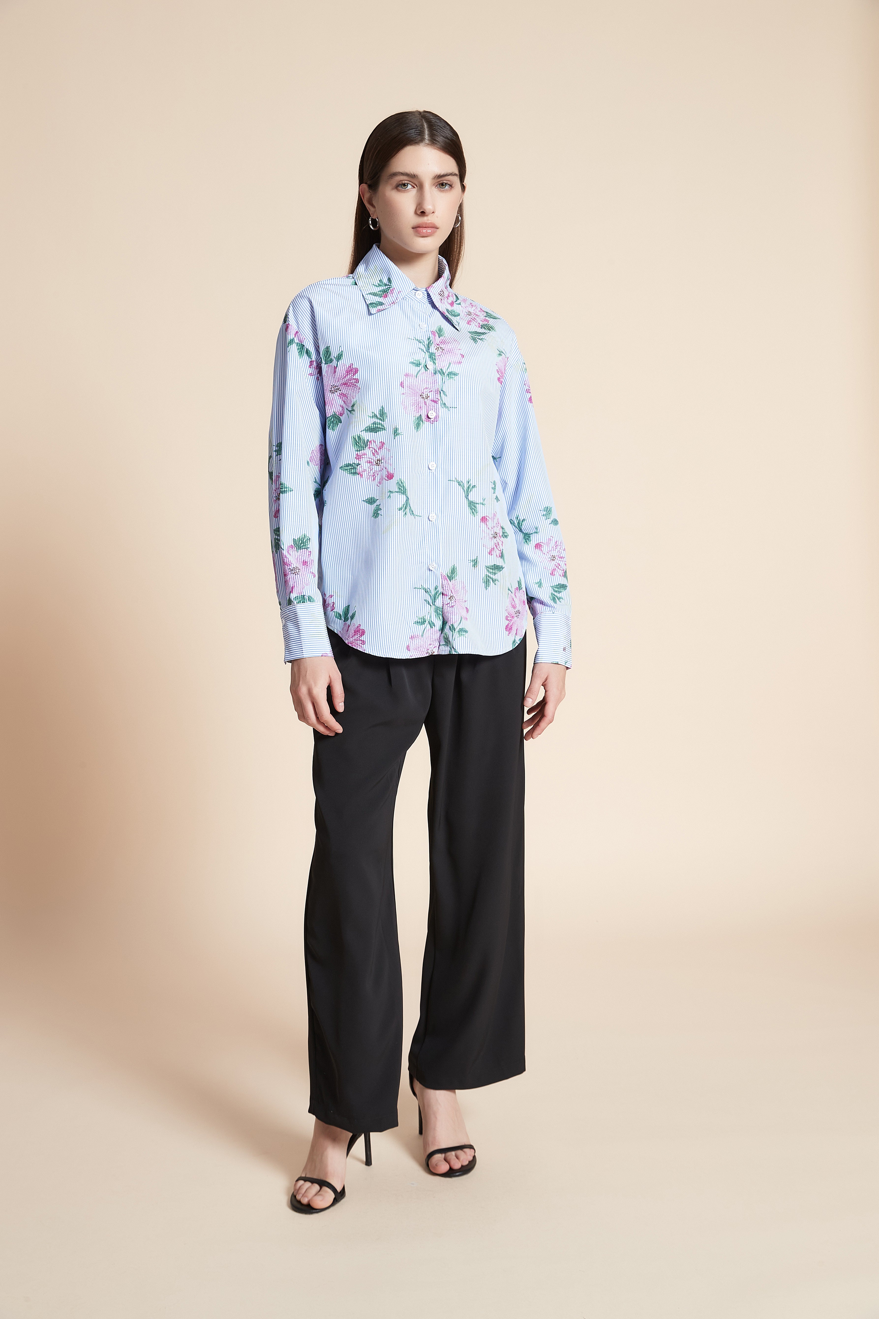 قميص متوسط الطول مقلم نقشطة ورود كم طويل