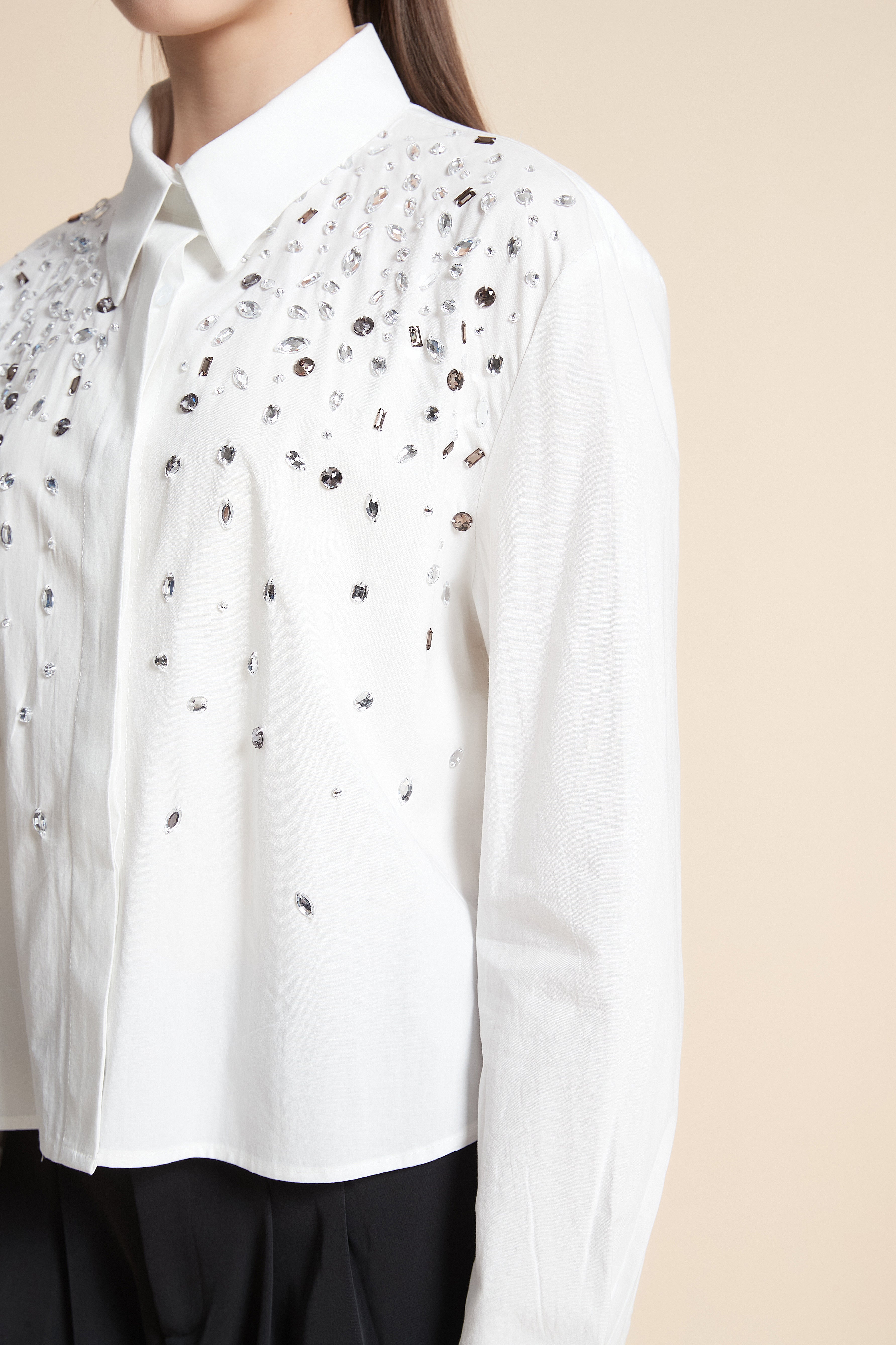 قميص قصير سادة مزين بأحجار كم طويل