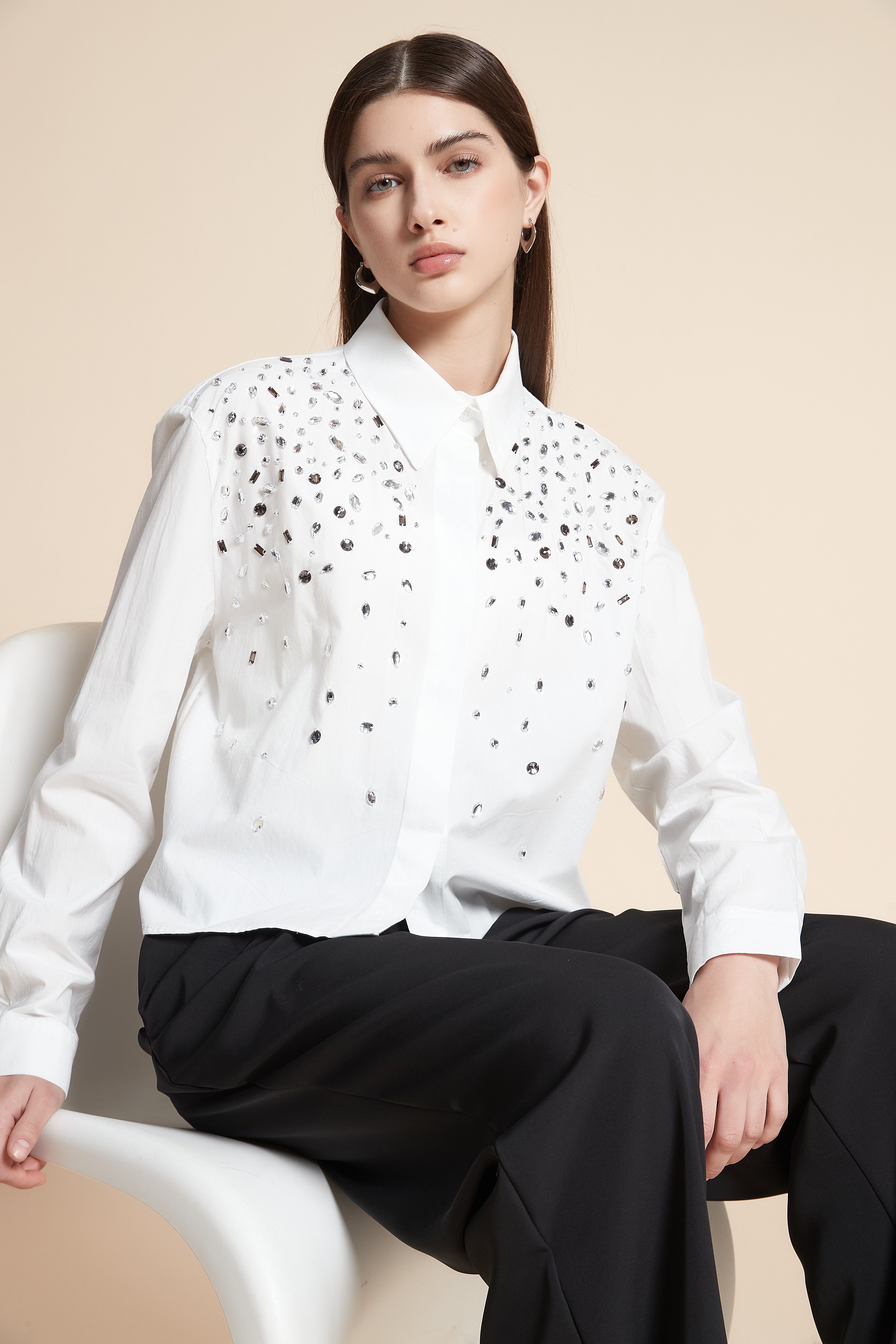 قميص قصير سادة مزين بأحجار كم طويل