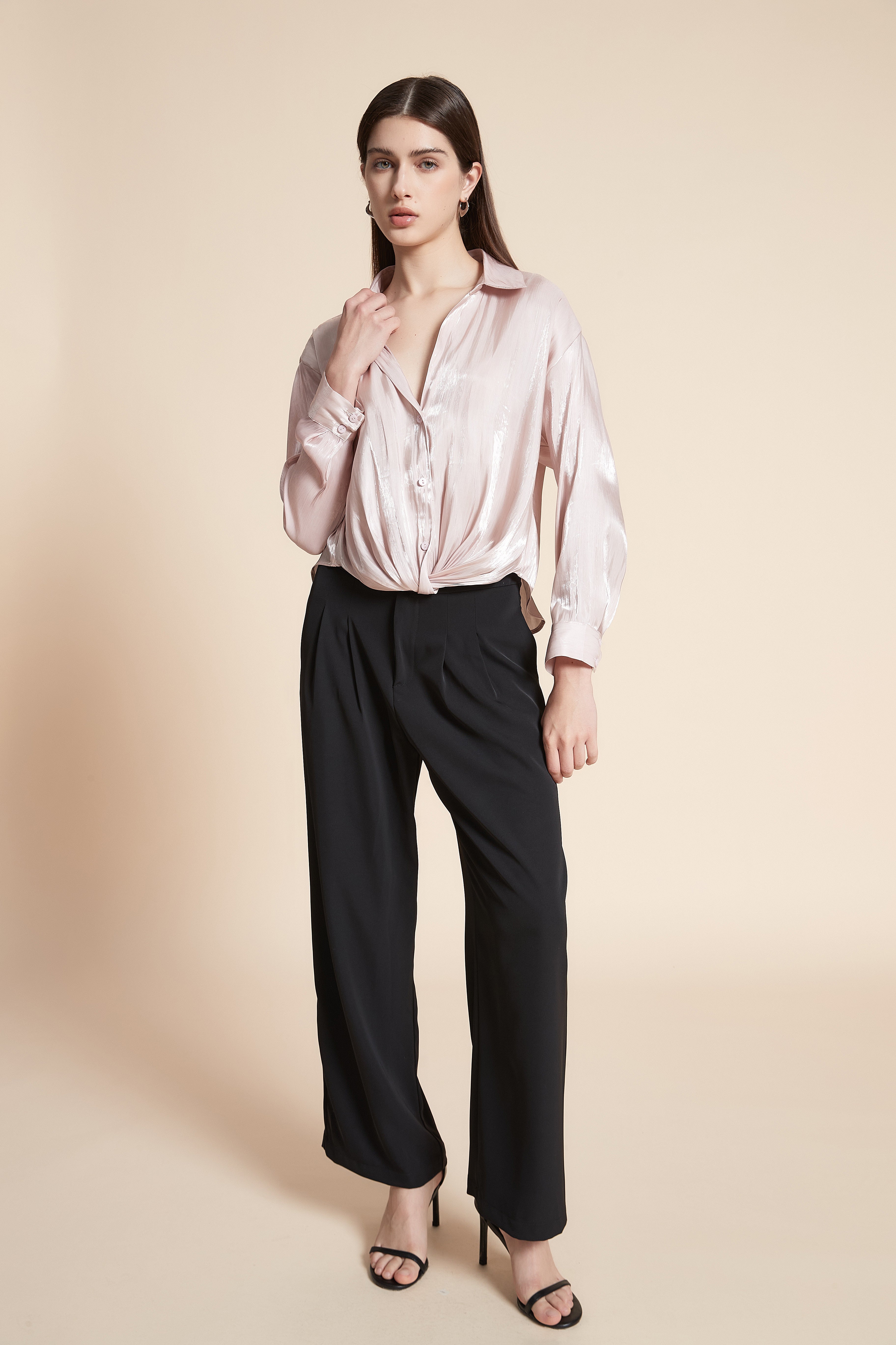 بلوزة قصيرة سادة ستان كم طويل