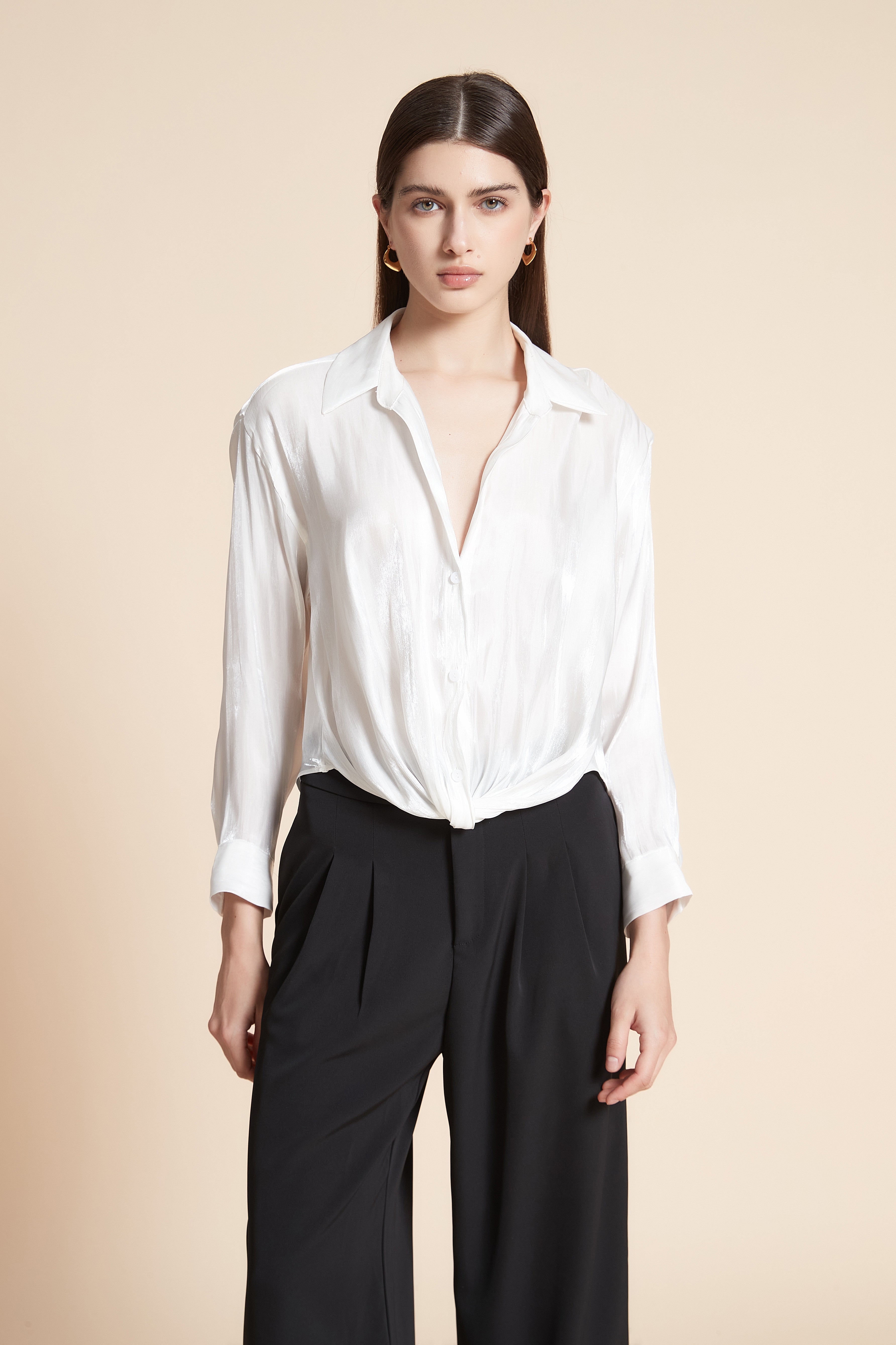 بلوزة قصيرة سادة ستان كم طويل