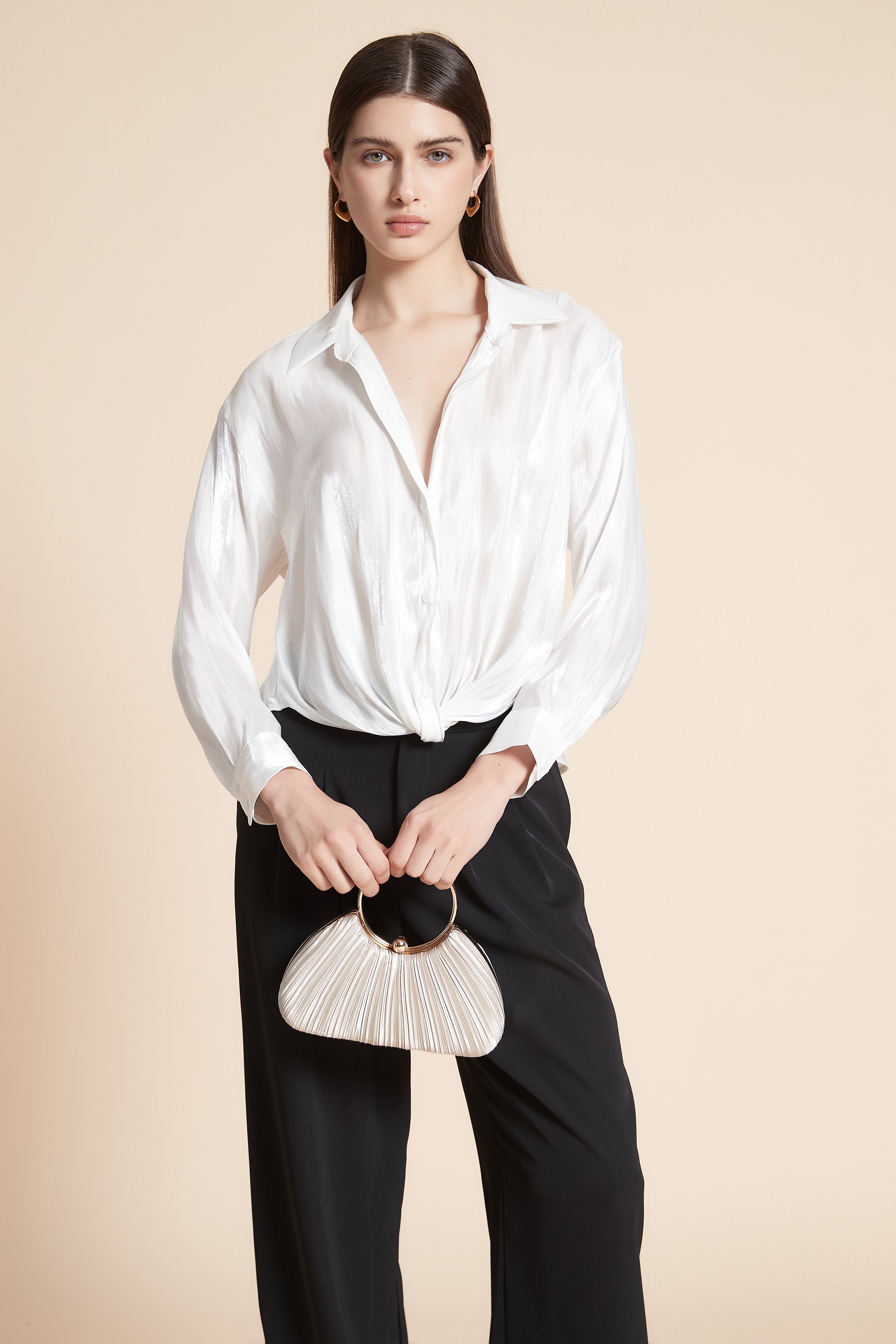 بلوزة قصيرة سادة ستان كم طويل