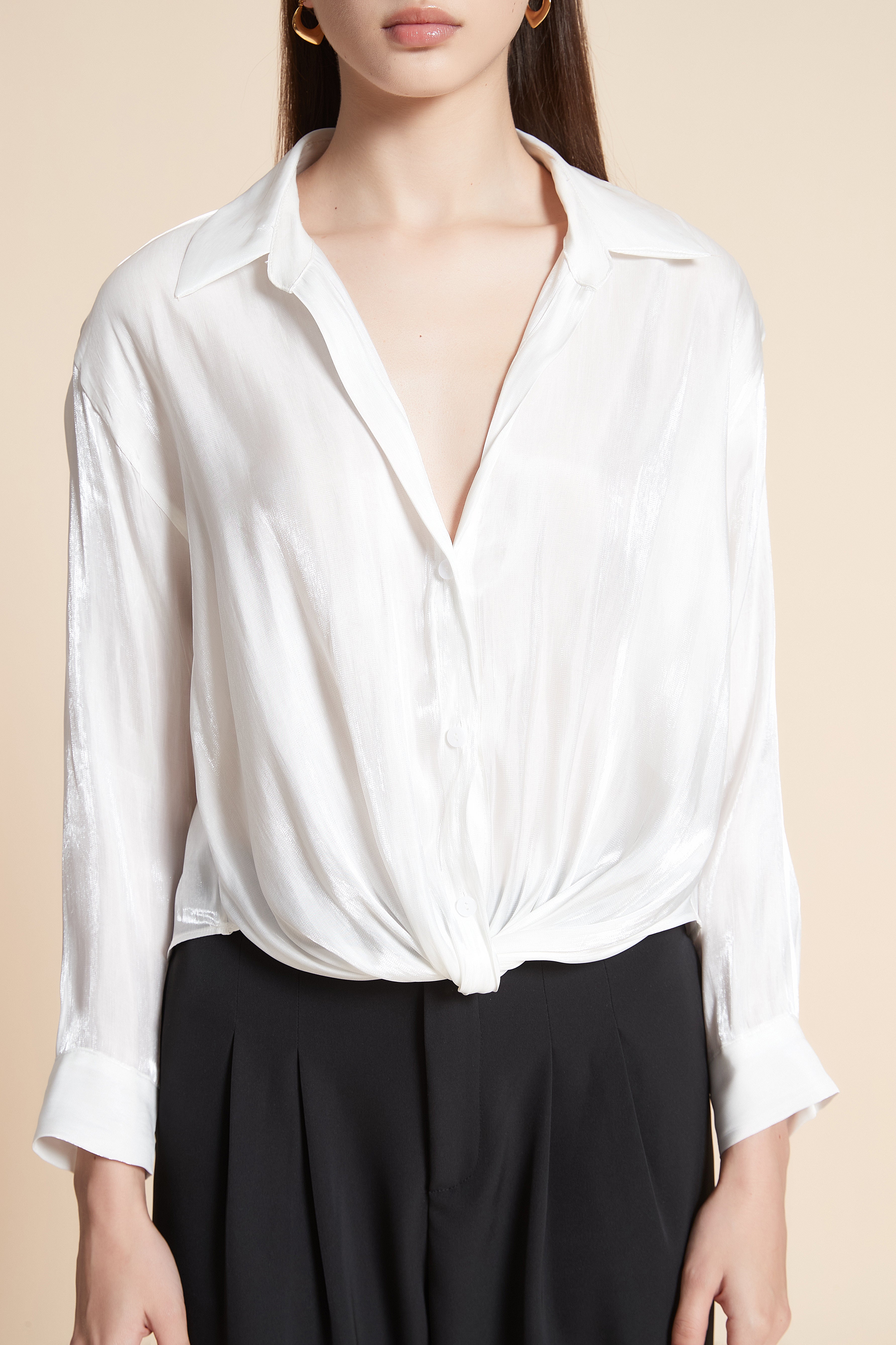 بلوزة قصيرة سادة ستان كم طويل