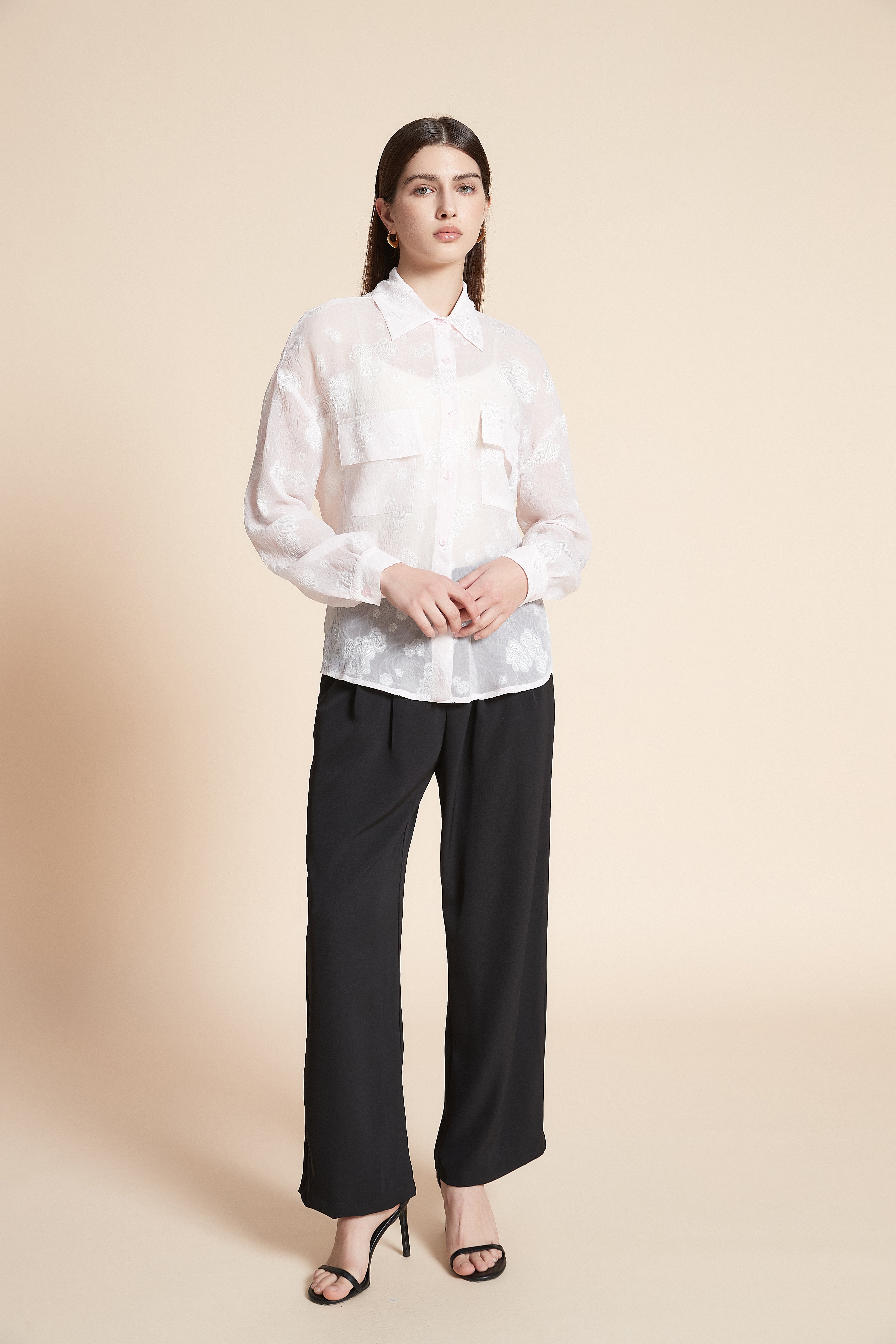 قميص متوسط الطول بكم طويل وجيوب