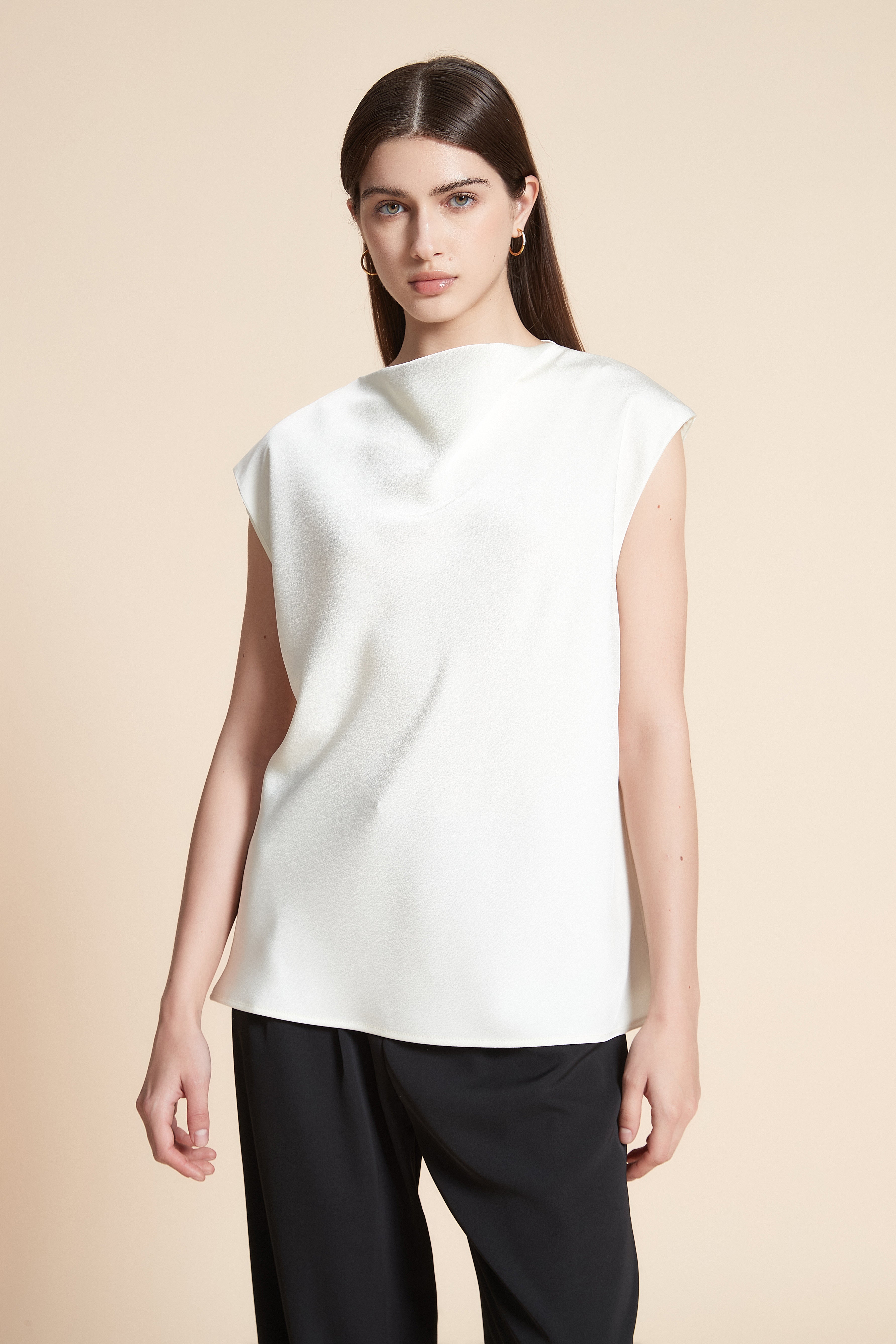 بلوزة سادة أكمام قصيرة