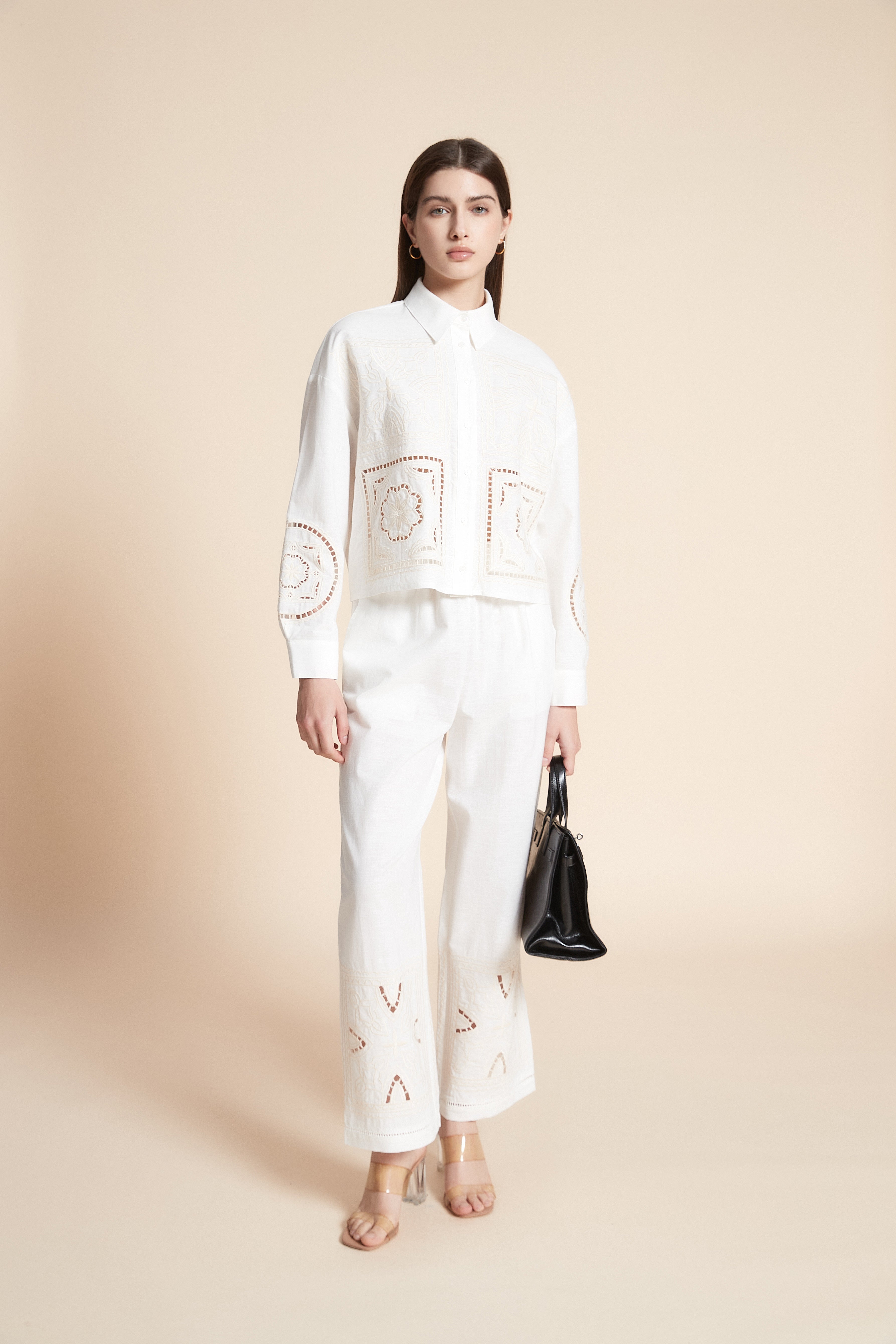 قميص قصير مطرز كم طويل