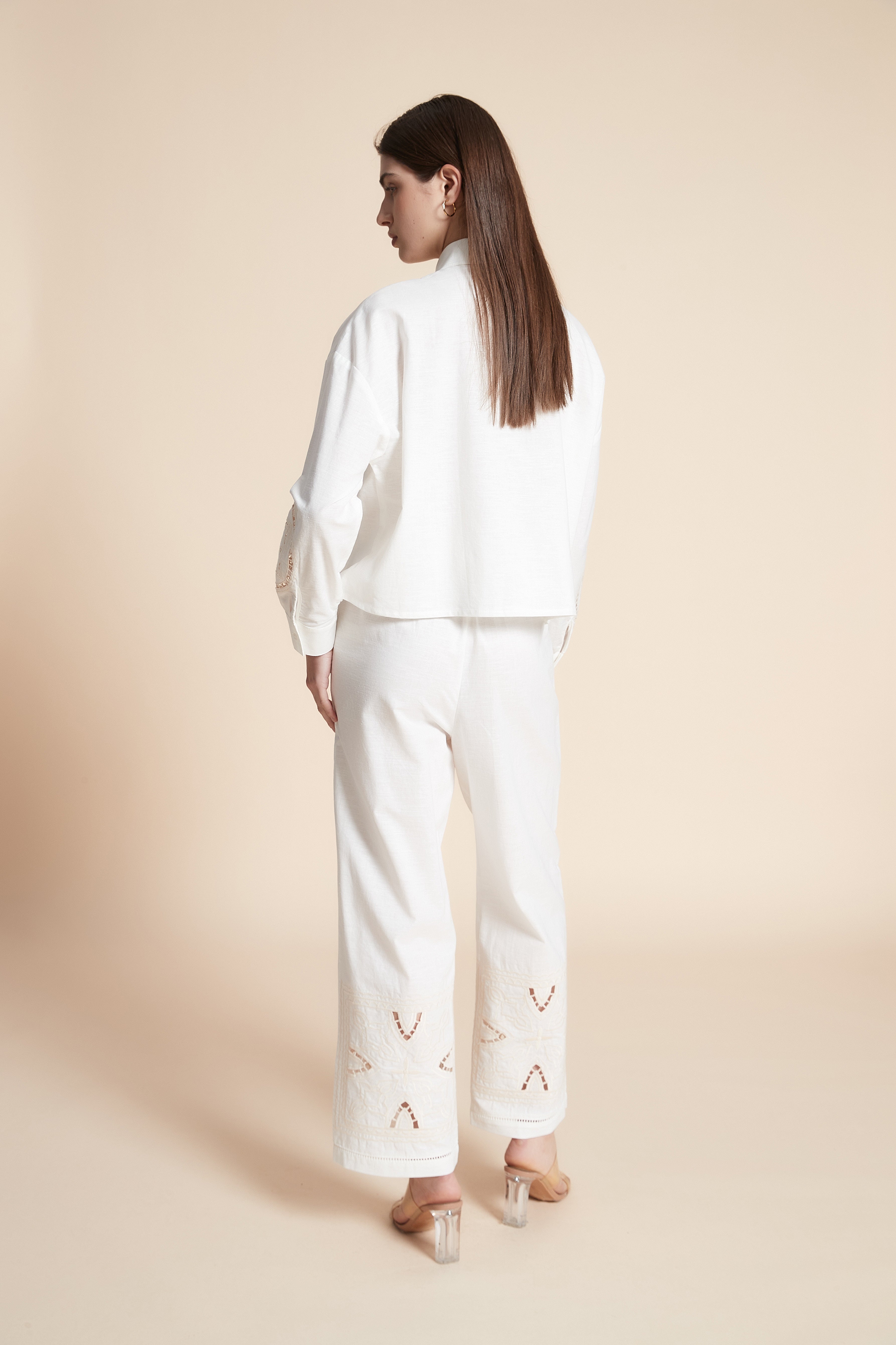 قميص قصير مطرز كم طويل