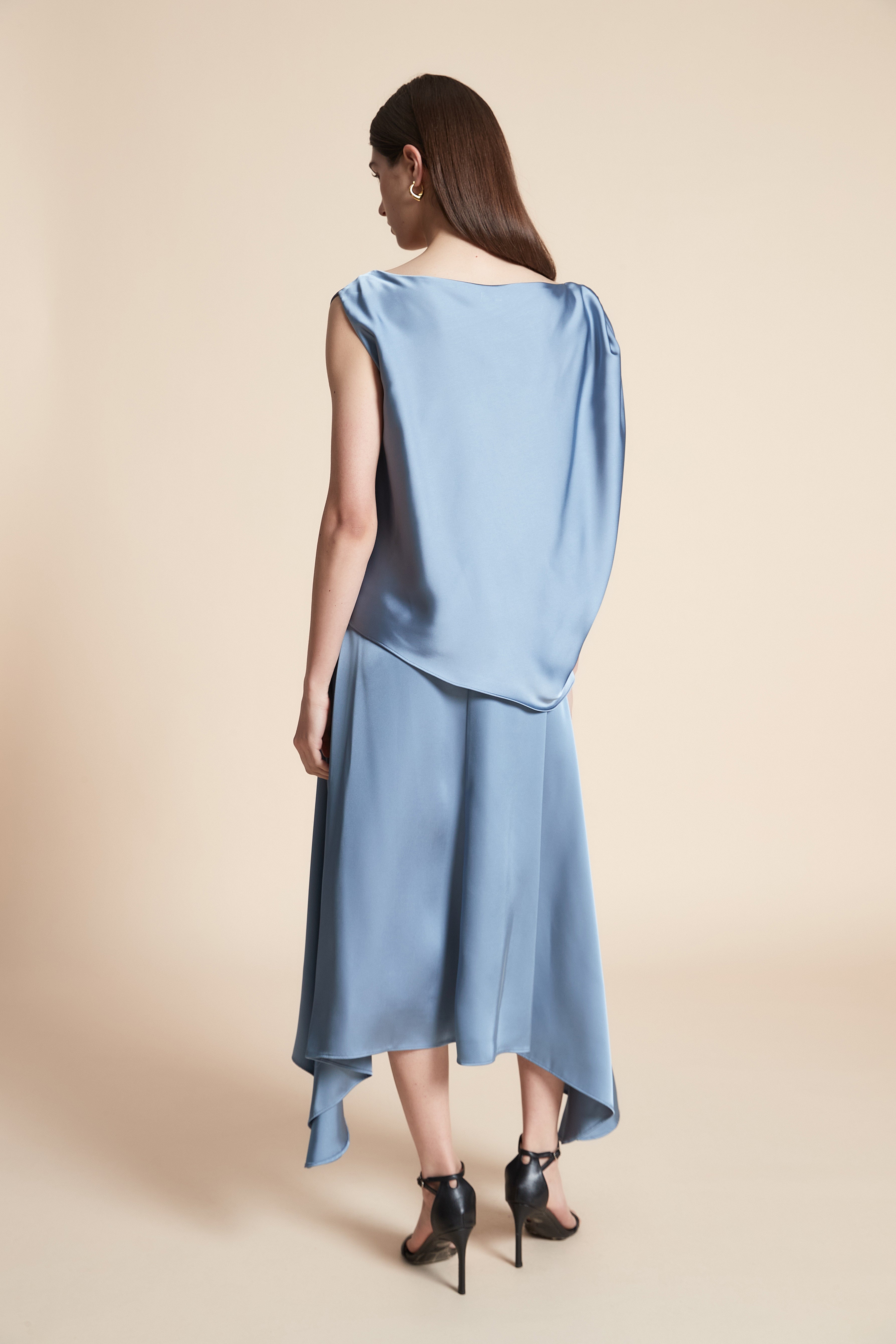 Solid Satin Waist-Length Sleeveless Blouse