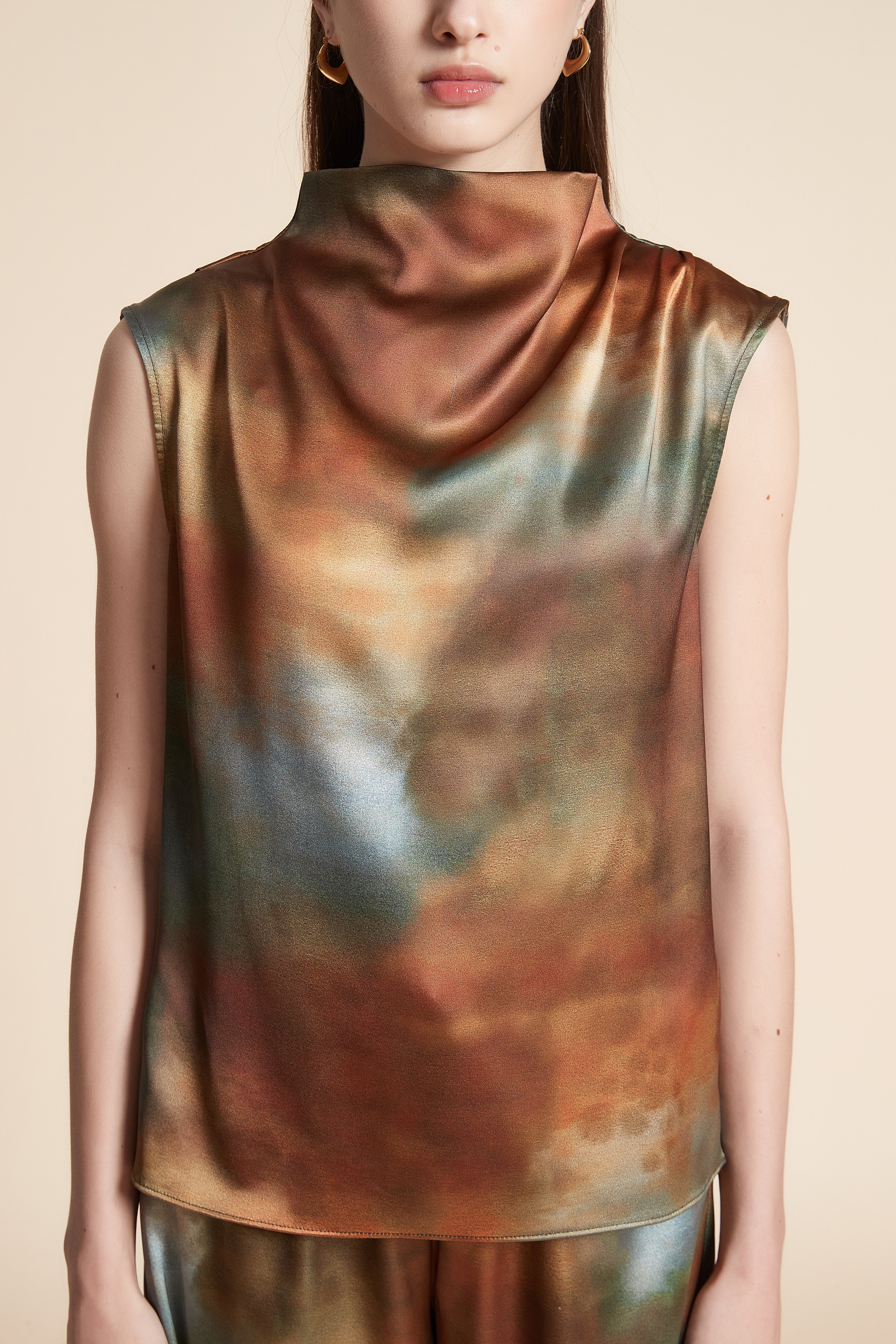 Mid-Length Sleeveless Printed Blouse