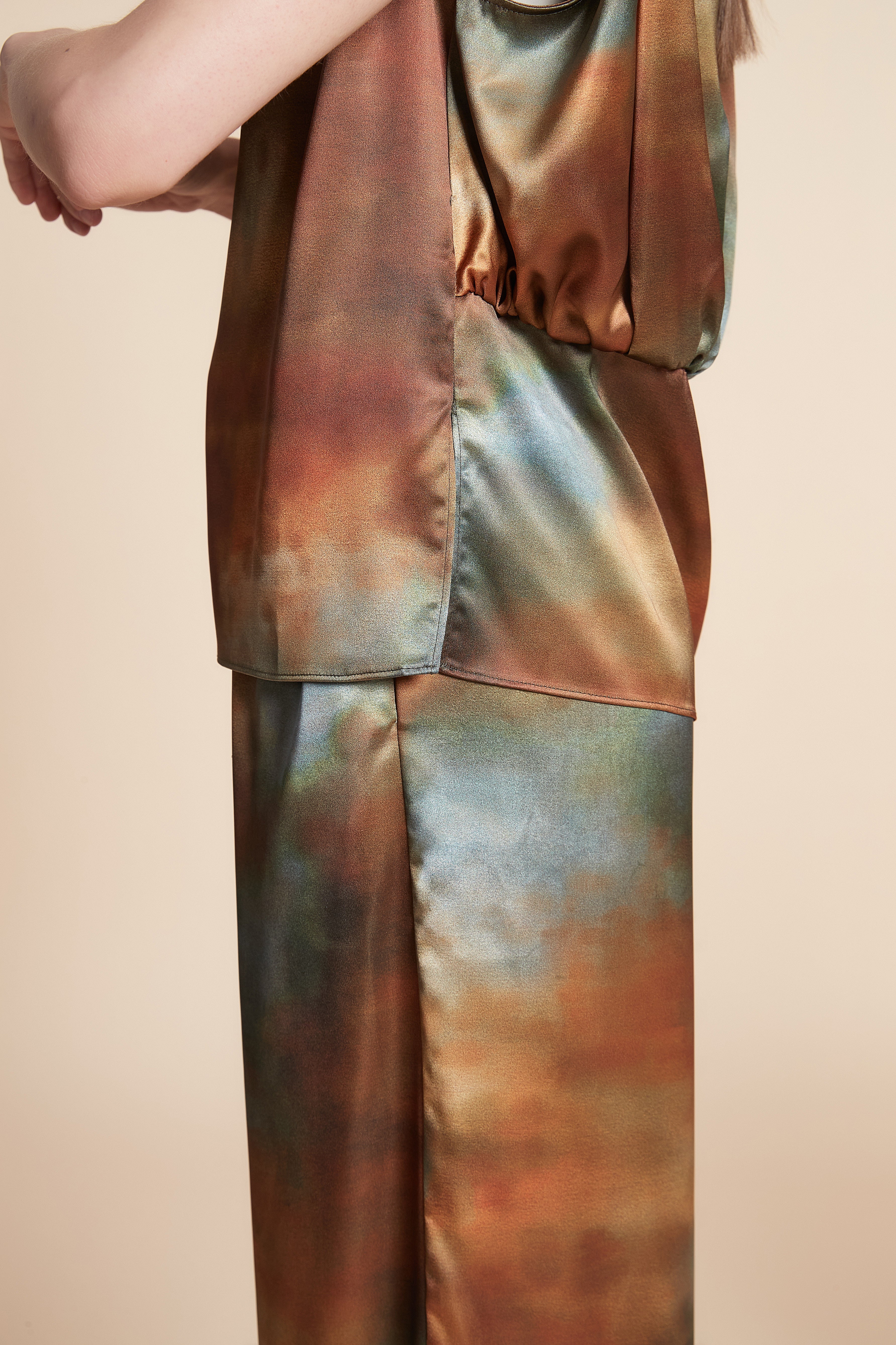 Mid-Length Sleeveless Printed Blouse