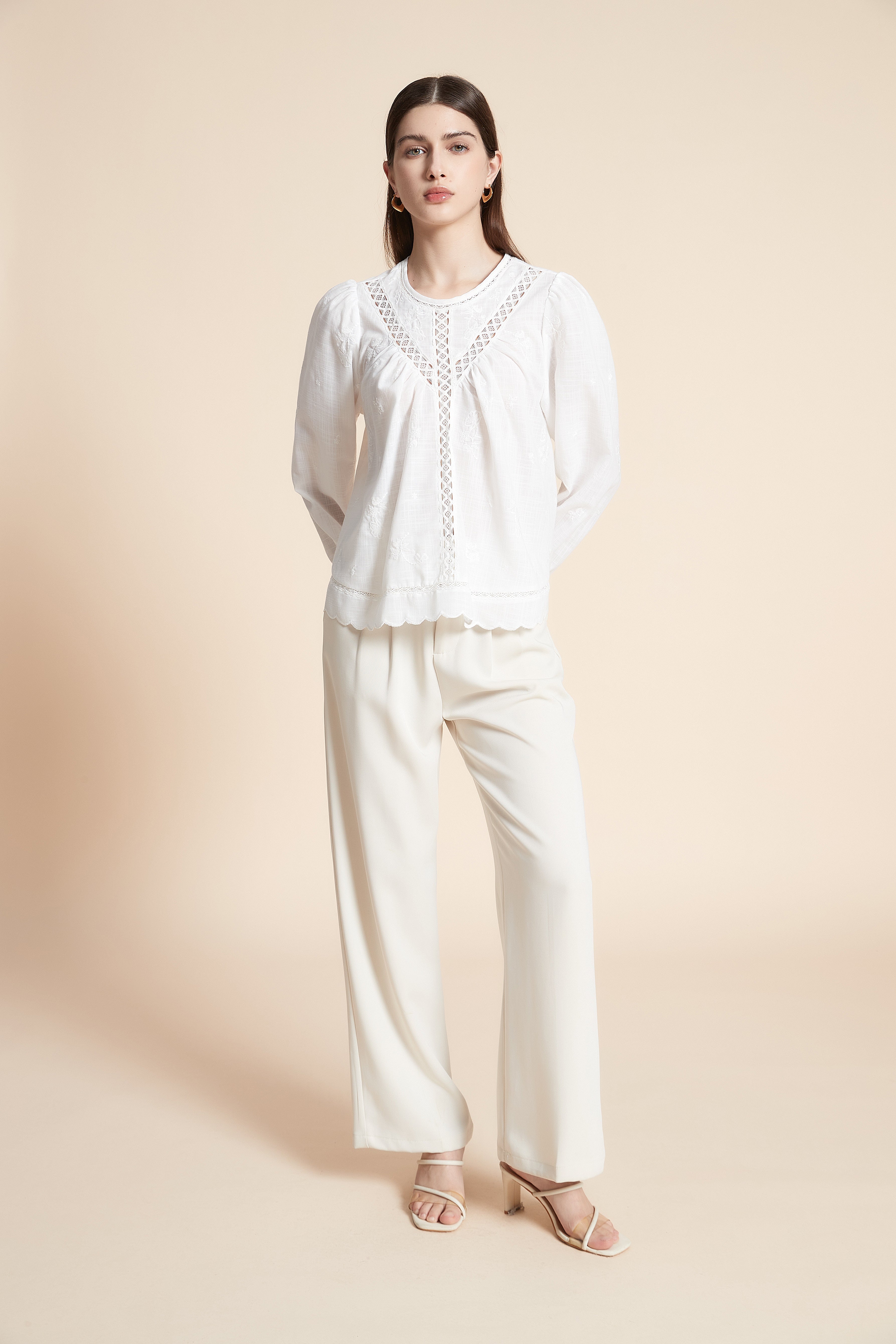 بلوزة متوسطة الطول سادة كم طويل