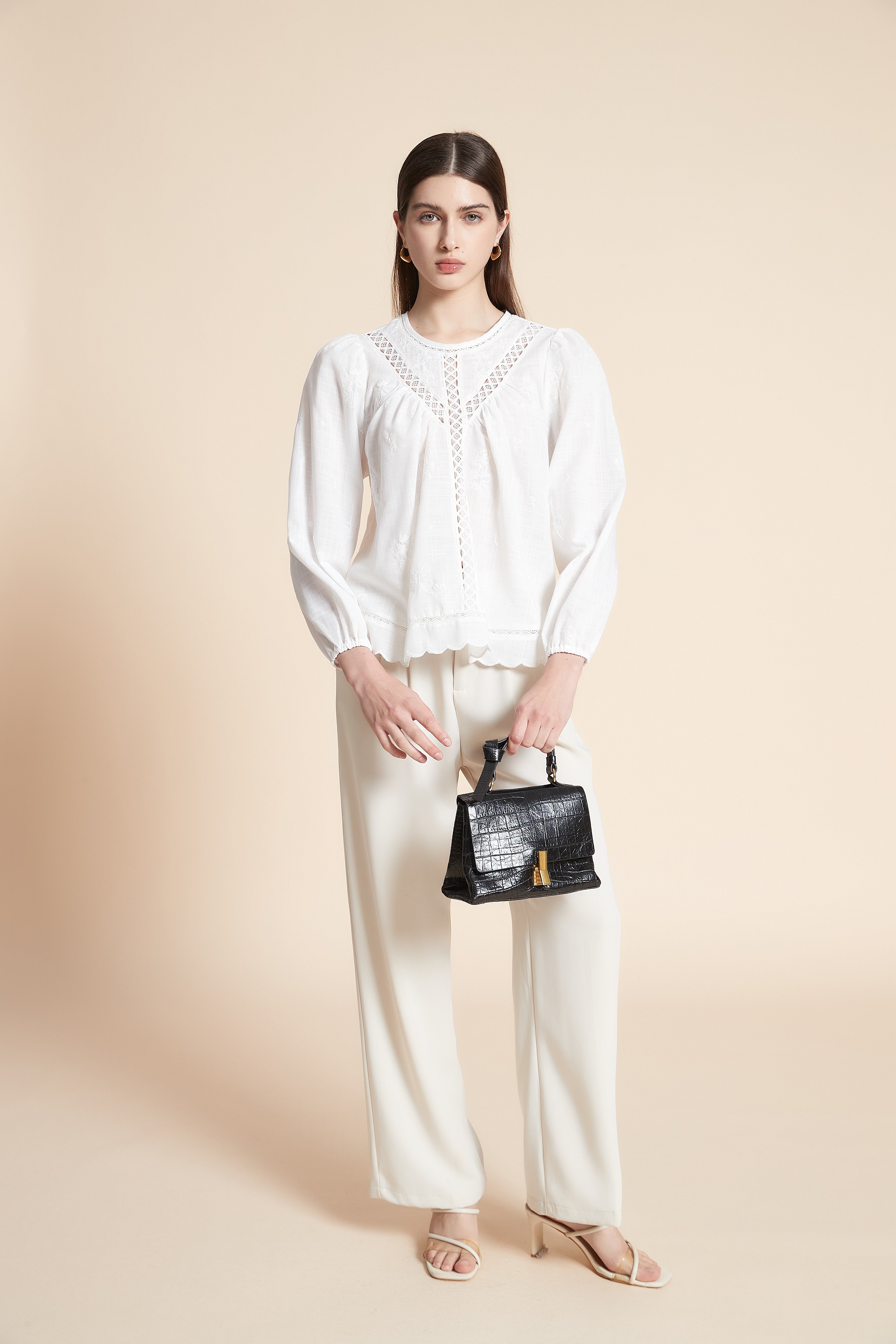 بلوزة متوسطة الطول سادة كم طويل