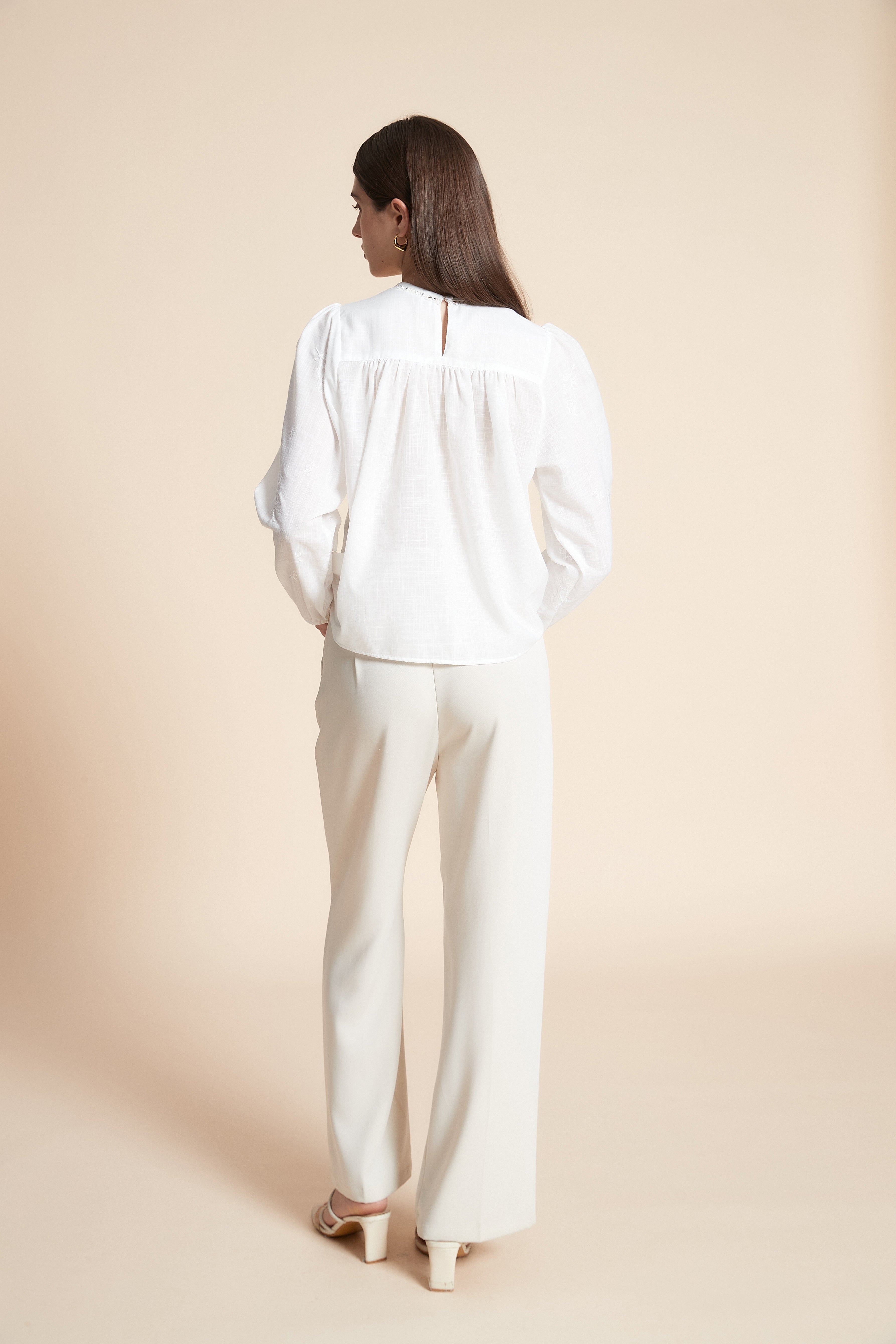 بلوزة متوسطة الطول سادة كم طويل