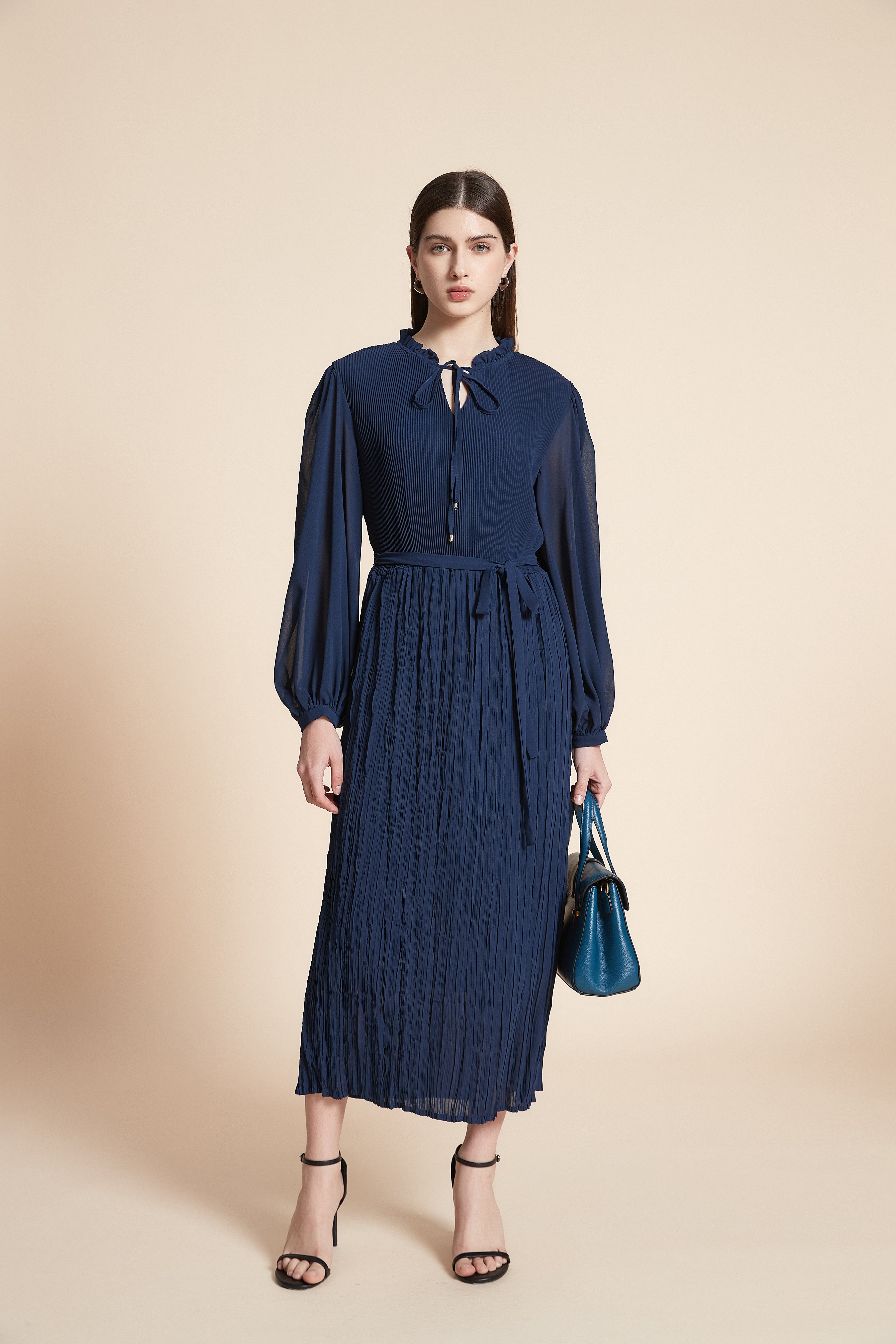 فستان ميدي سادة مكشكش كم طويل