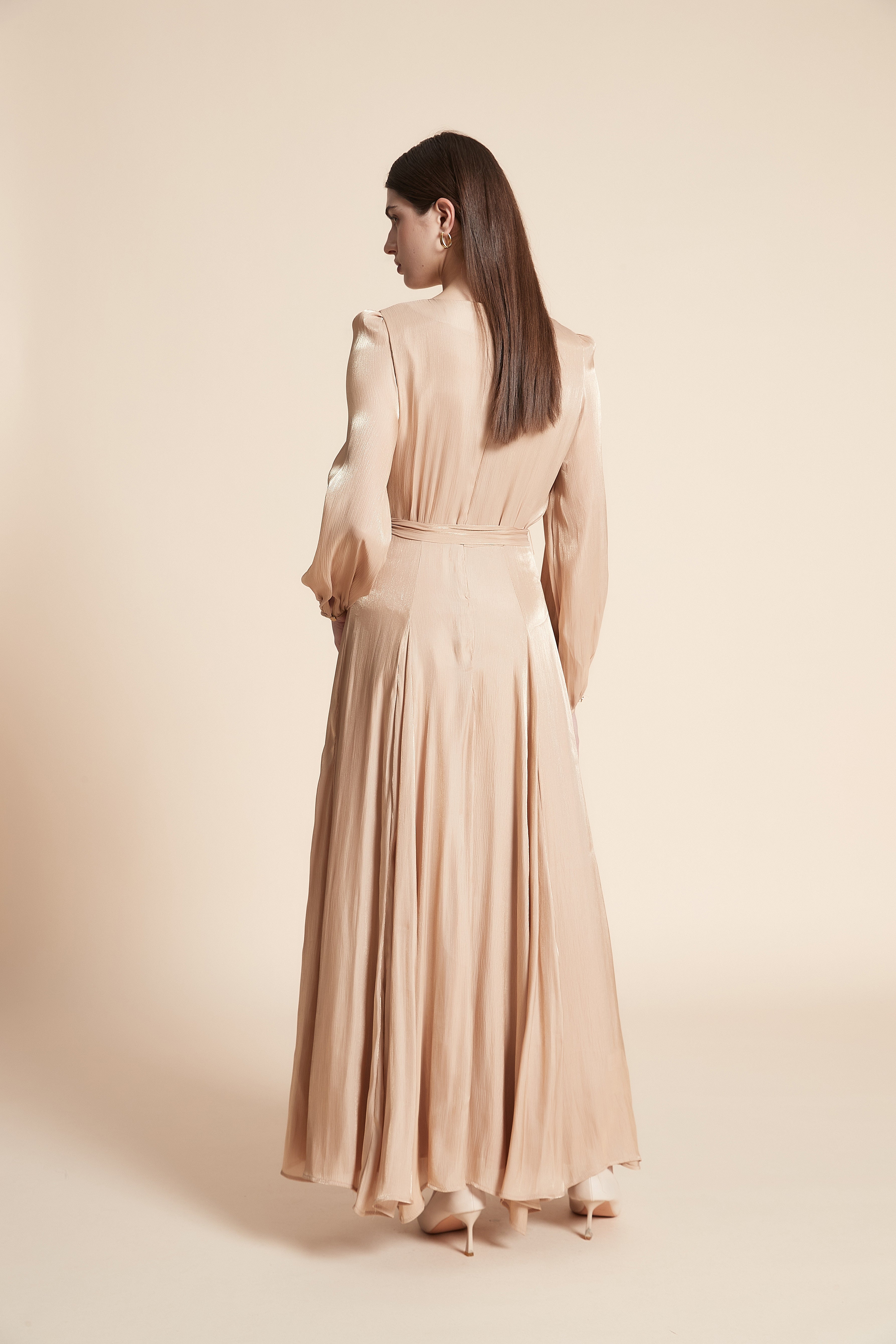 فستان نصف كم سادة بتفاصيل دانتيل