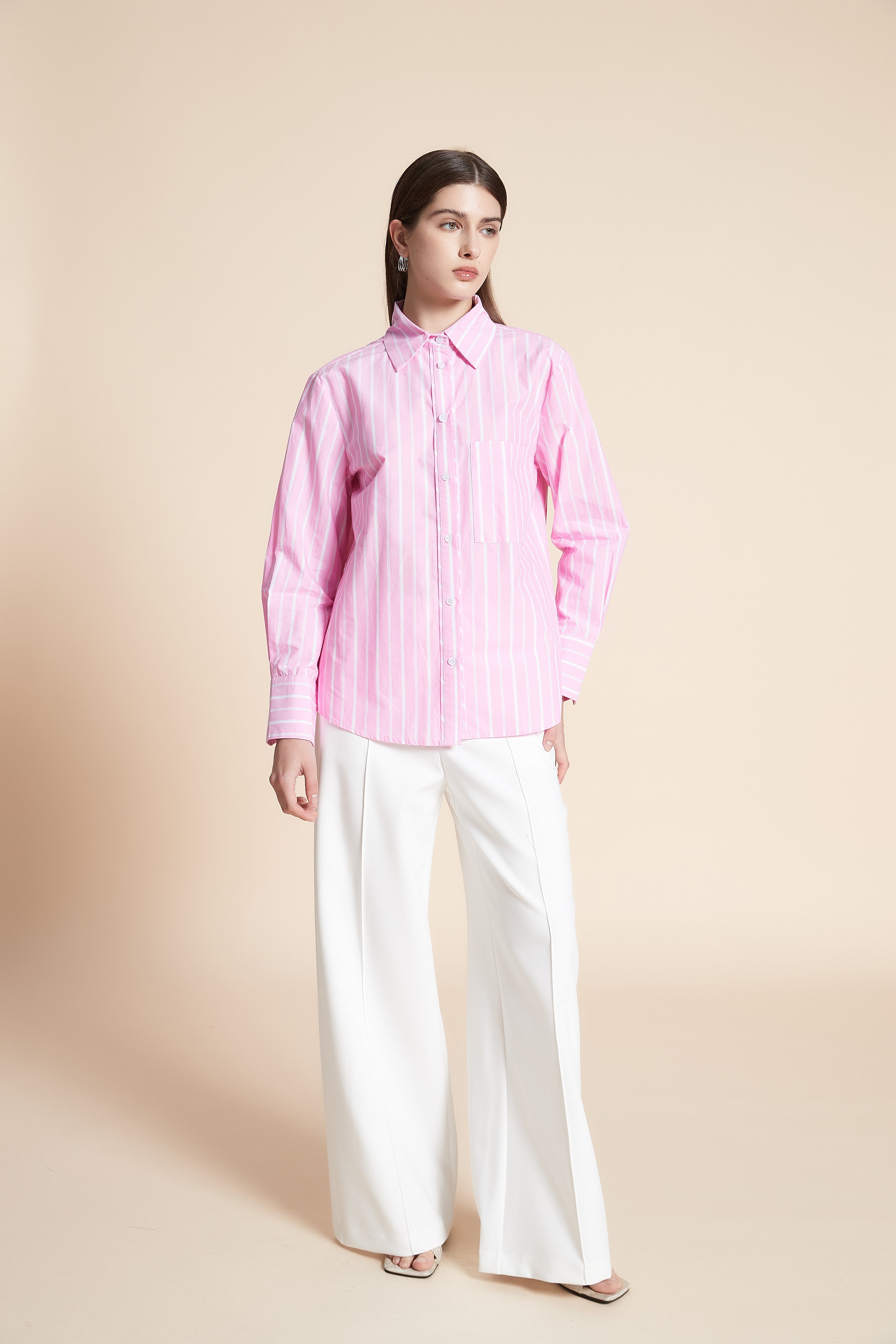 قميص متوسط الطول مقلم كم طويل