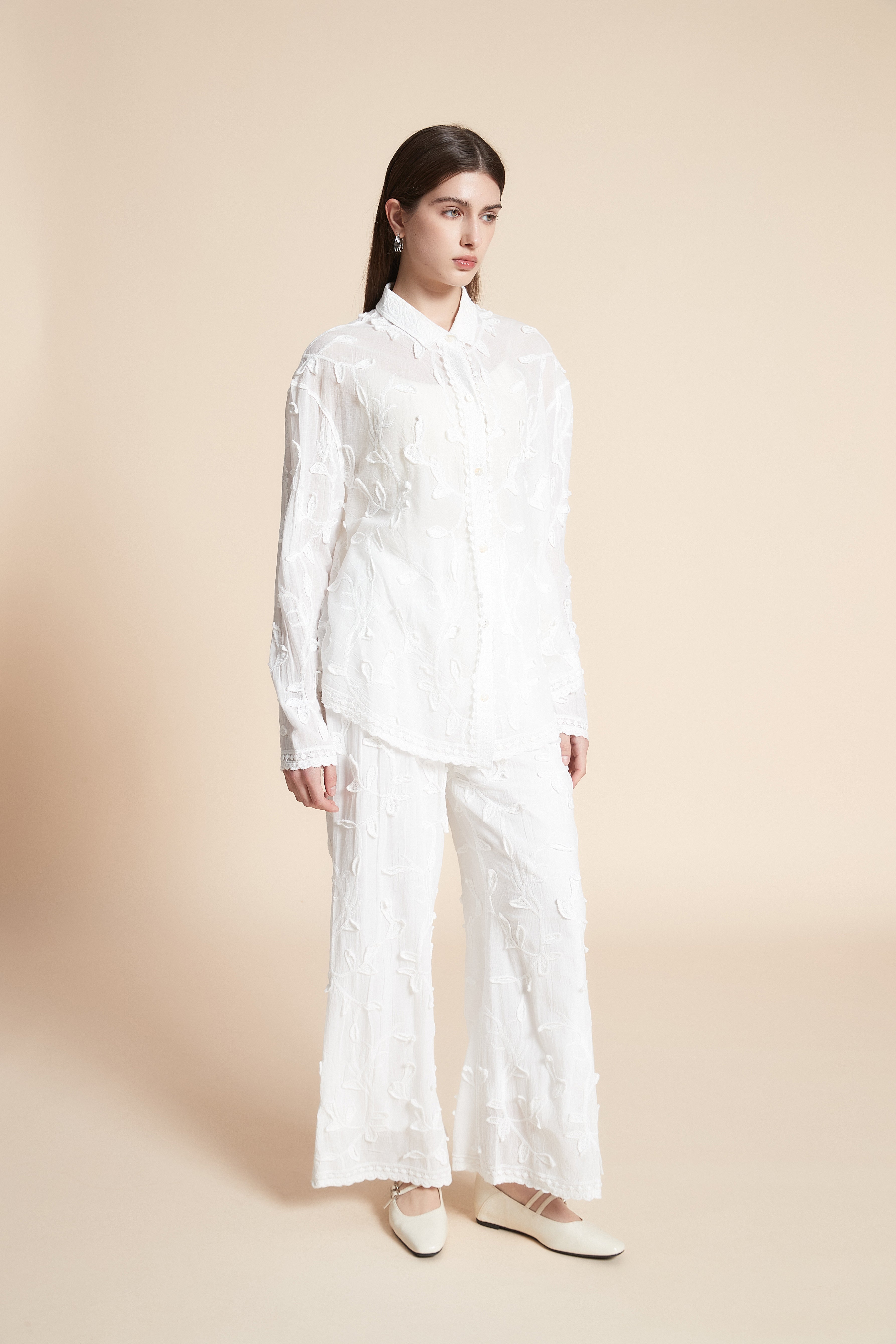 بلوزة طويلة مطرزة كم طويل