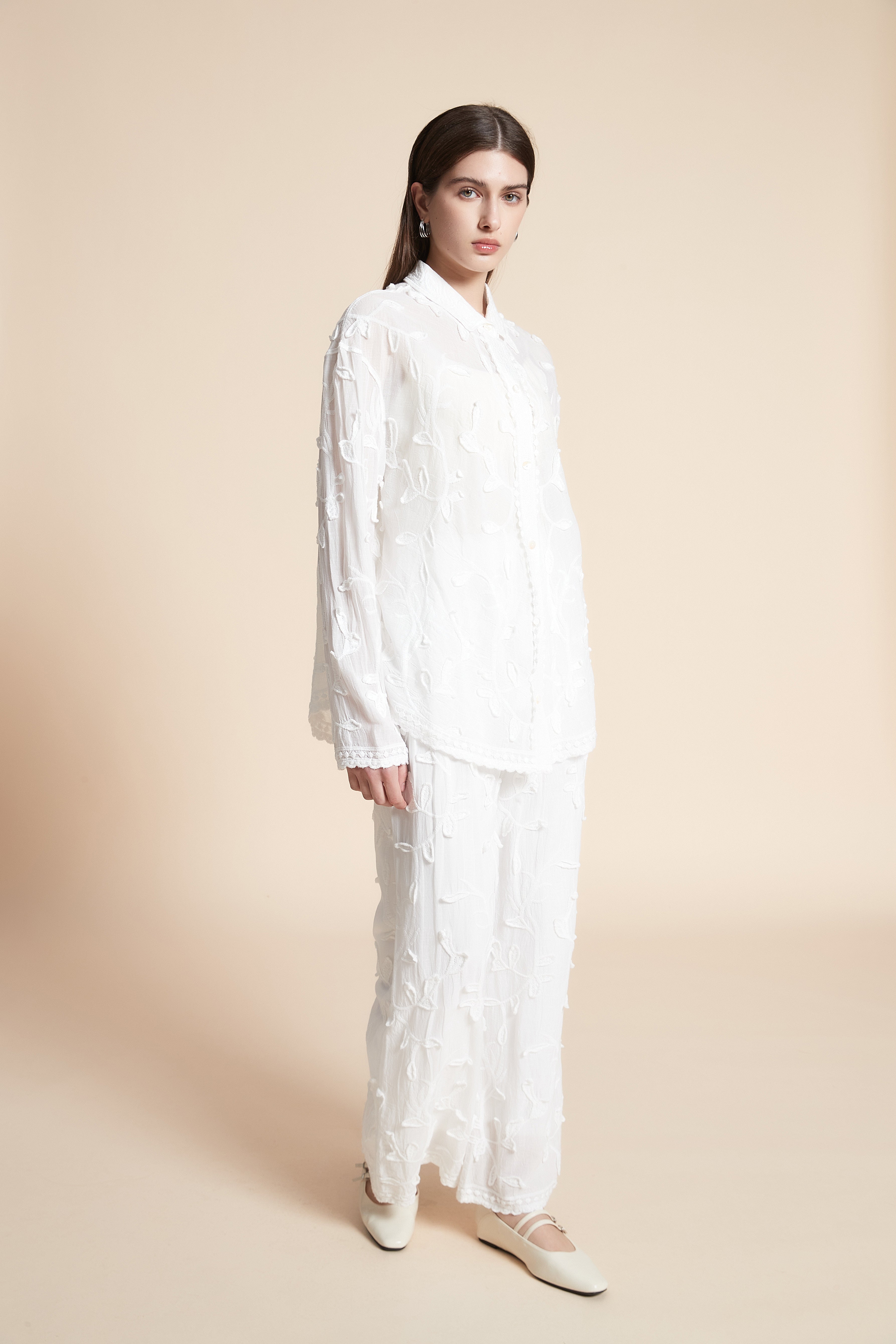 بلوزة طويلة مطرزة كم طويل