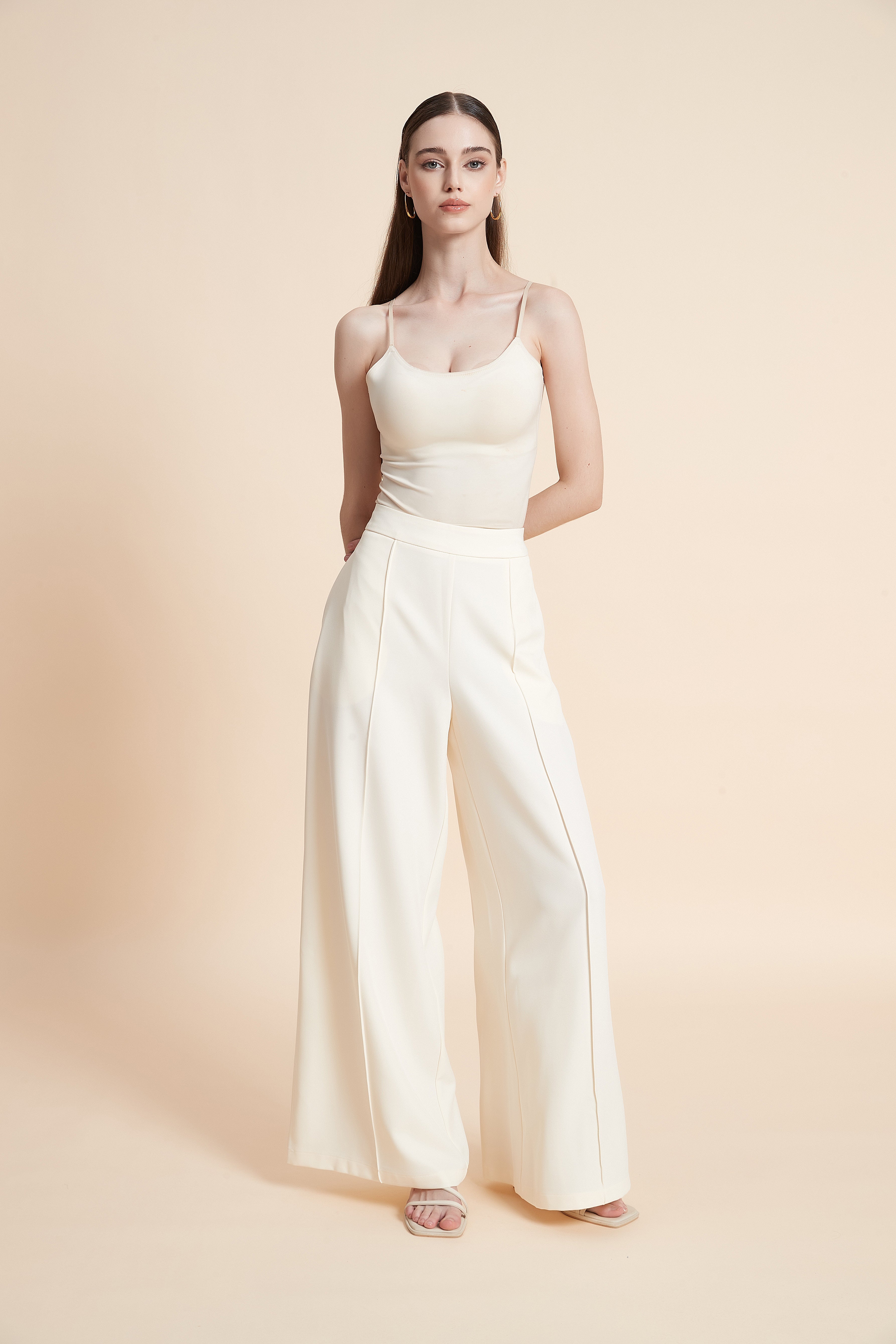 Pleated wide-leg pants