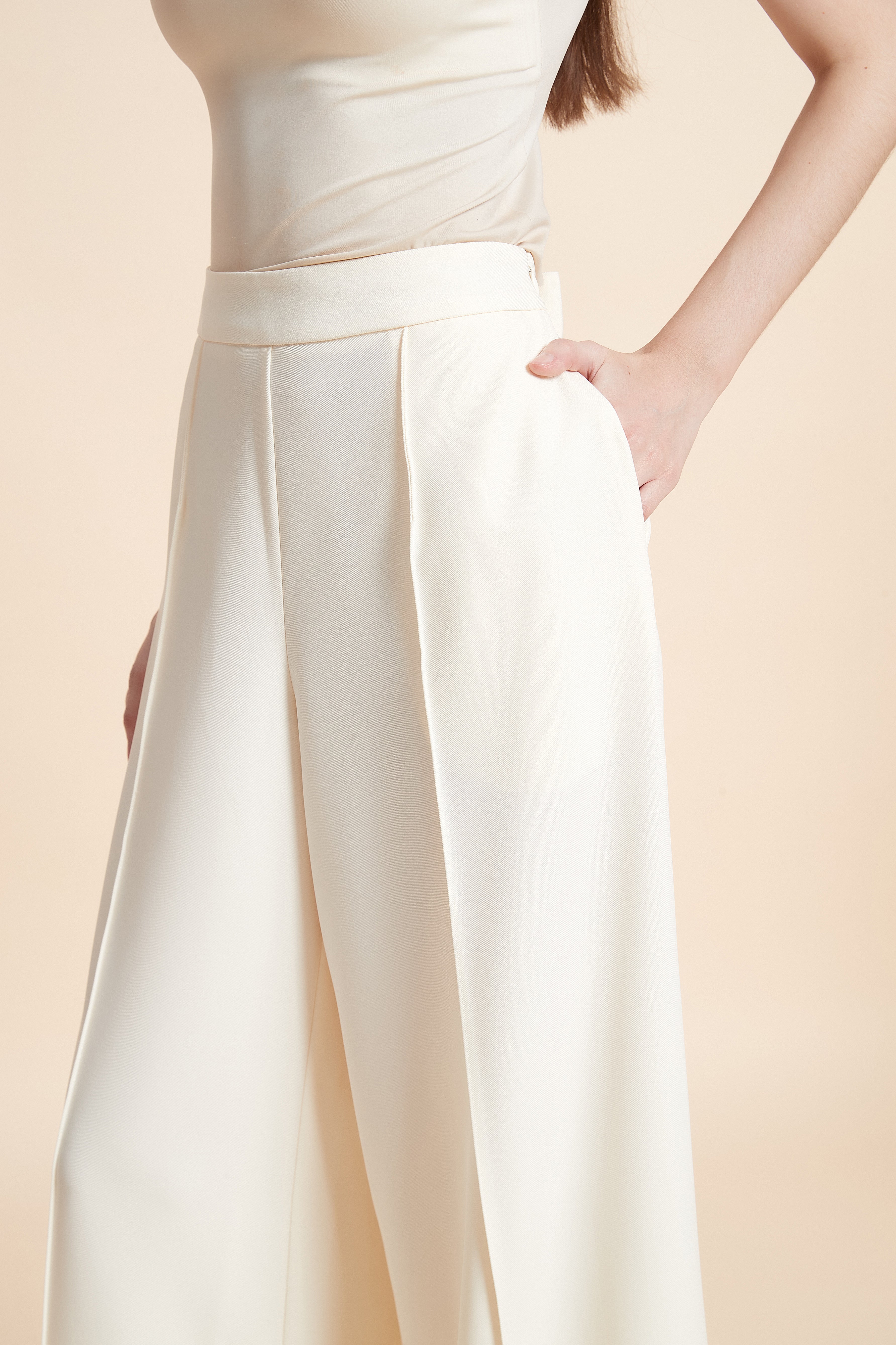 Pleated wide-leg pants