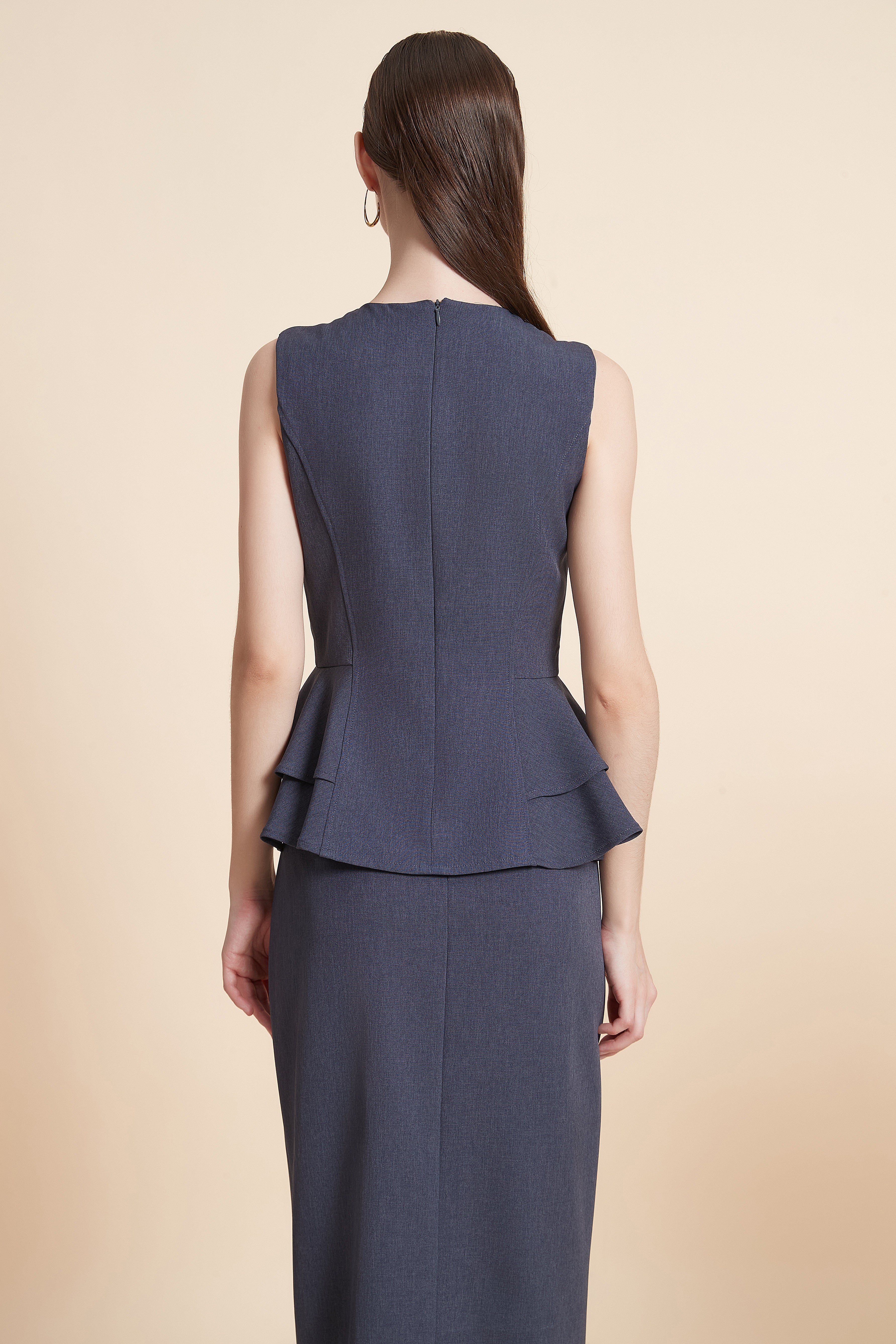 Sleeveless blouse with a cinched waist
