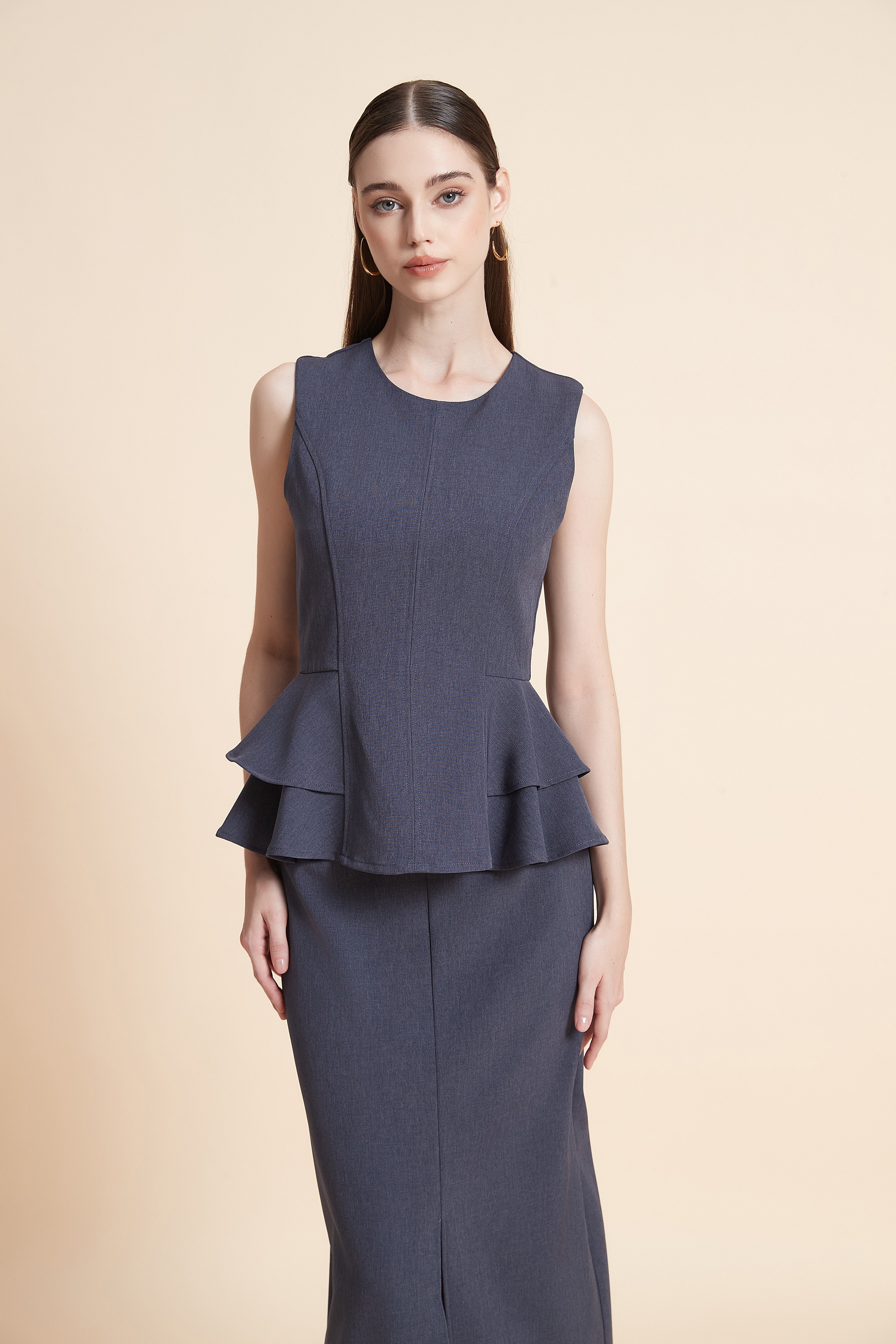 Sleeveless blouse with a cinched waist