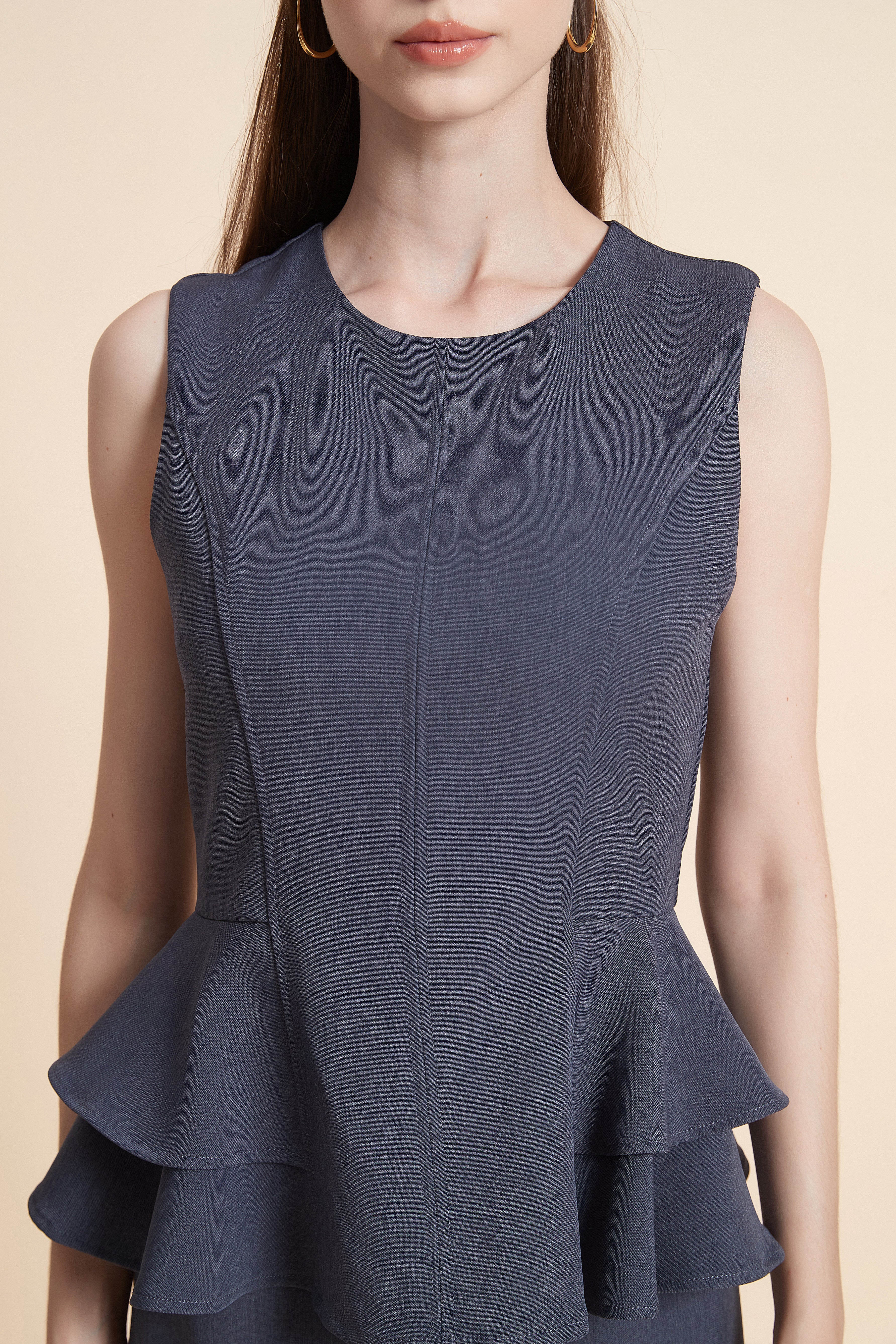 Sleeveless blouse with a cinched waist