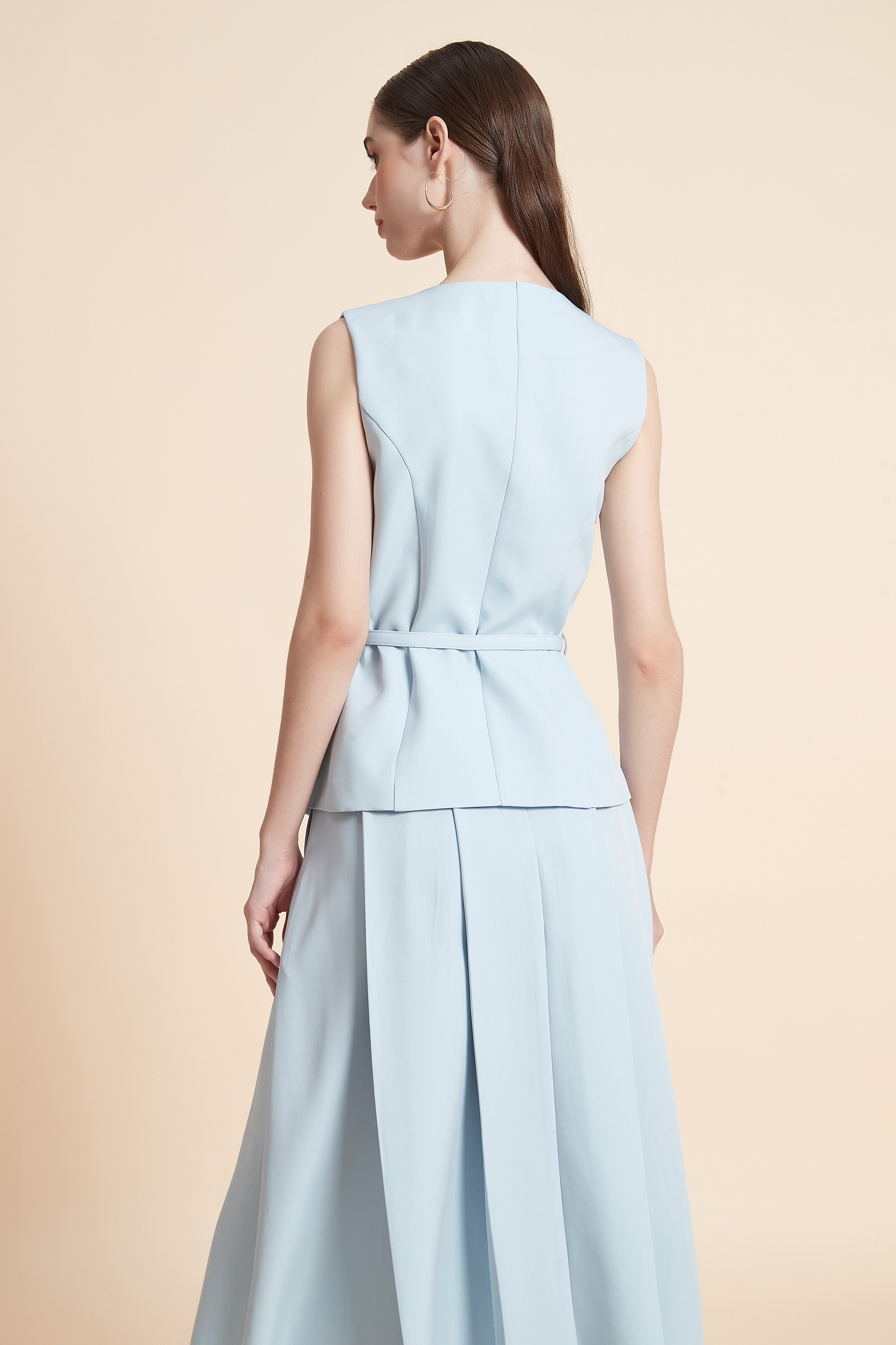 Sleeveless vest with front buttons