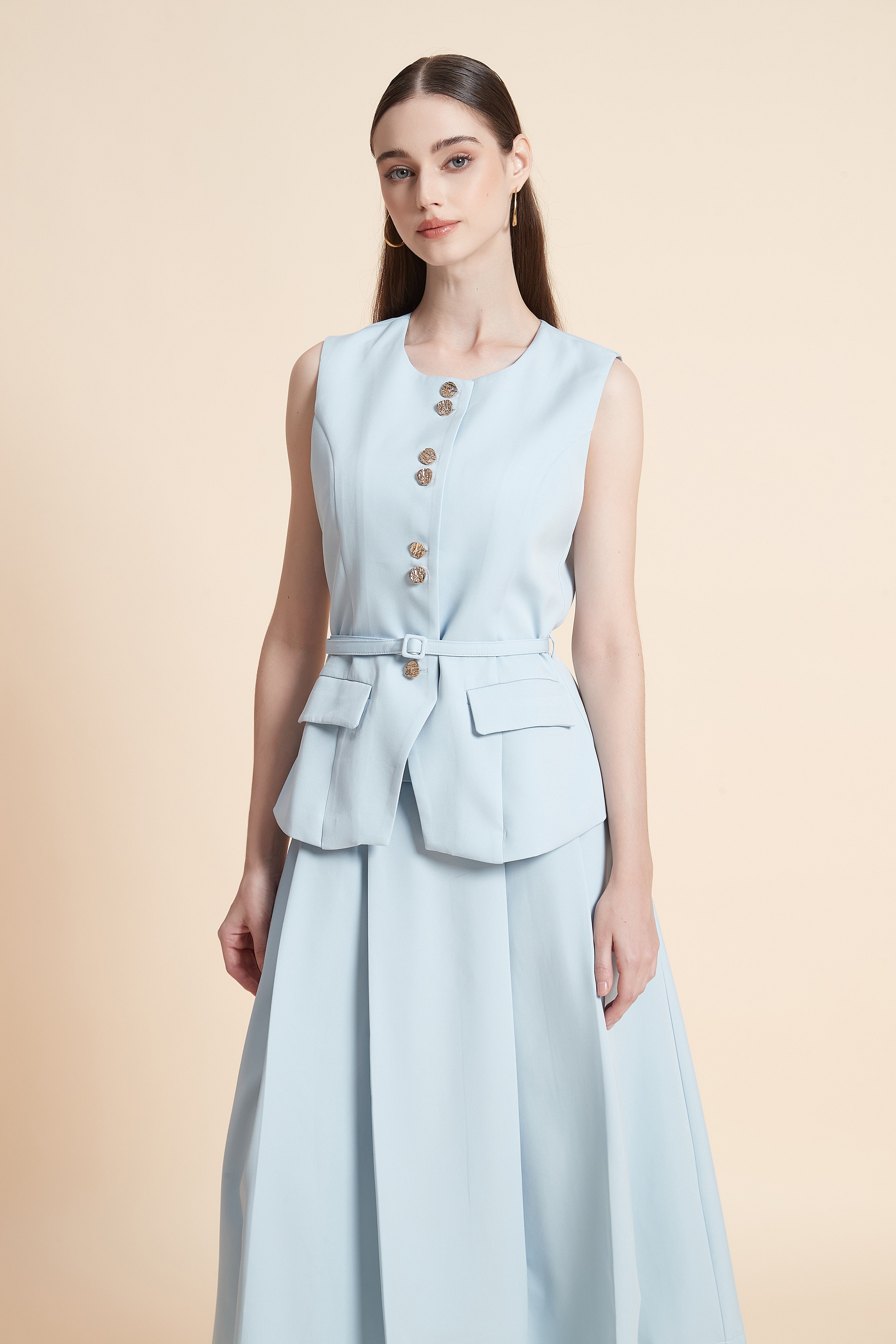 Sleeveless vest with front buttons