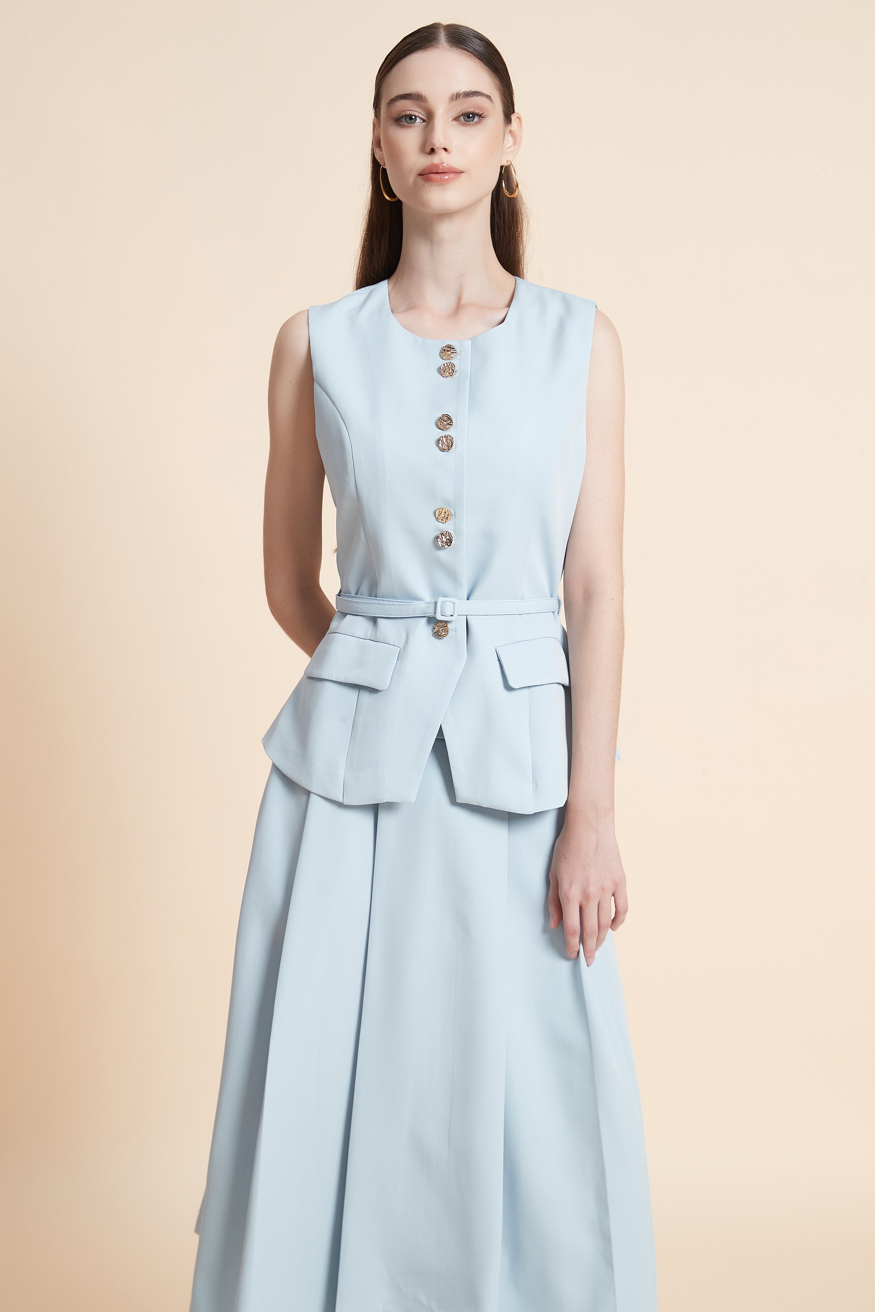 Sleeveless vest with front buttons
