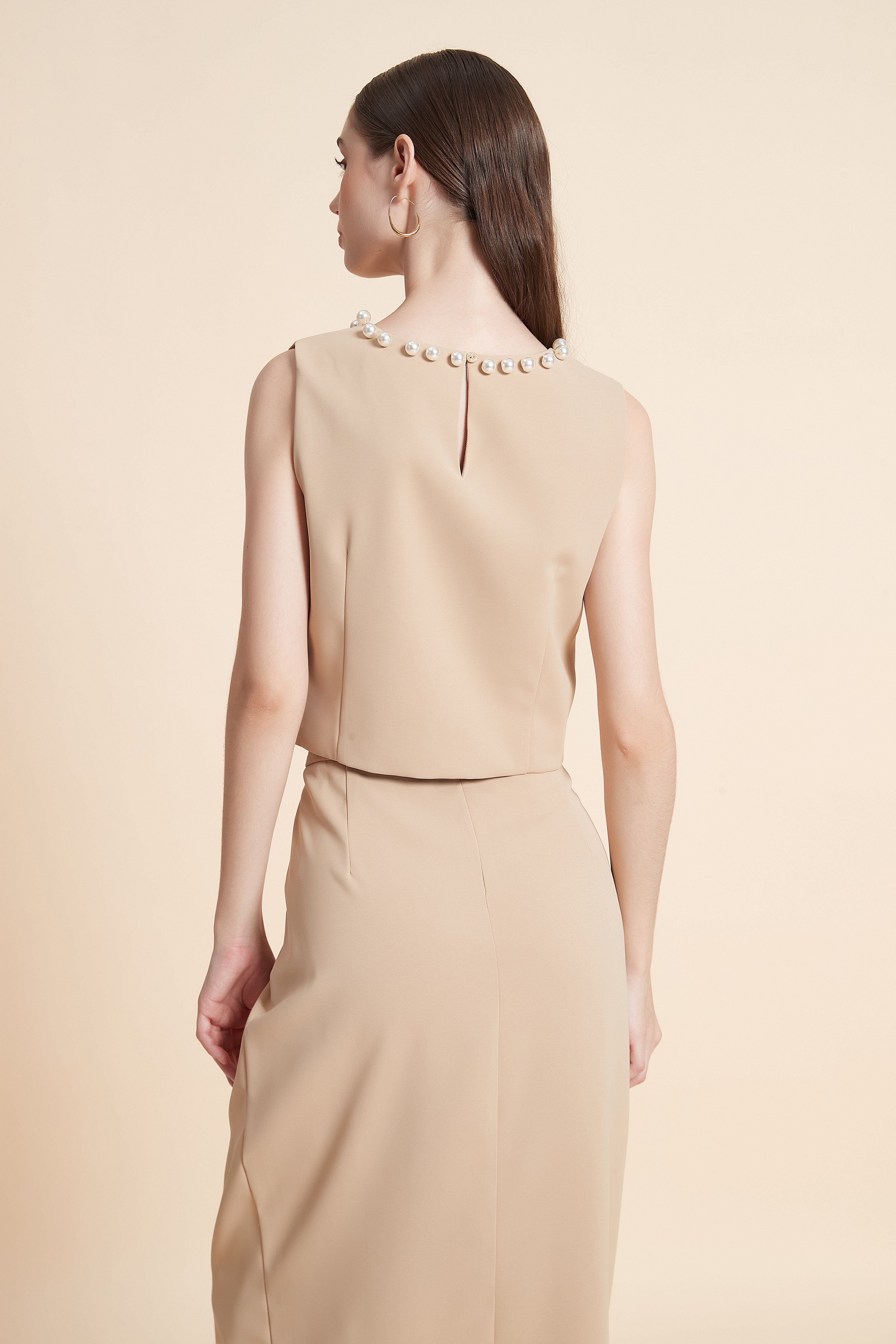 Sleeveless cropped top with pearl details