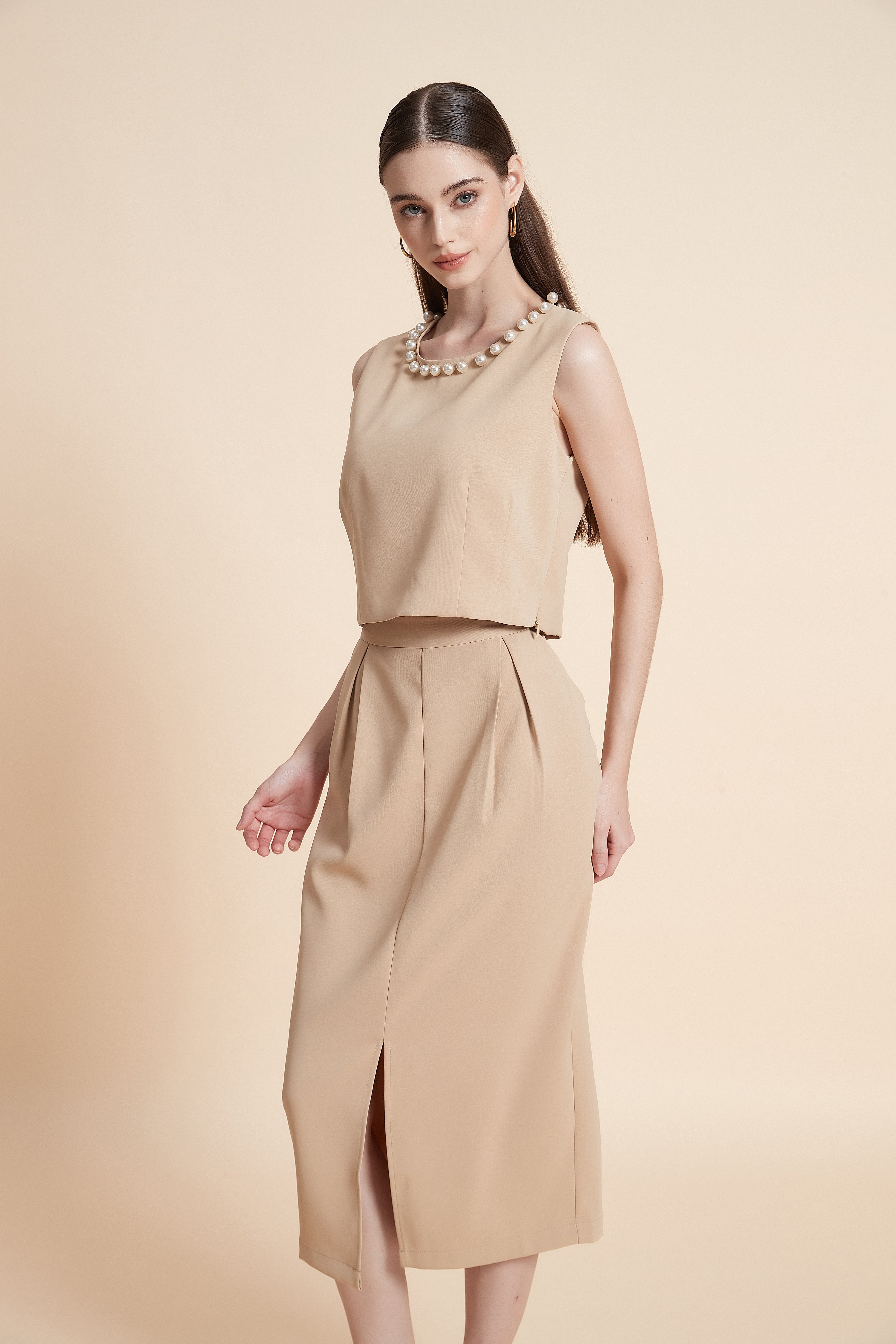 Sleeveless cropped top with pearl details