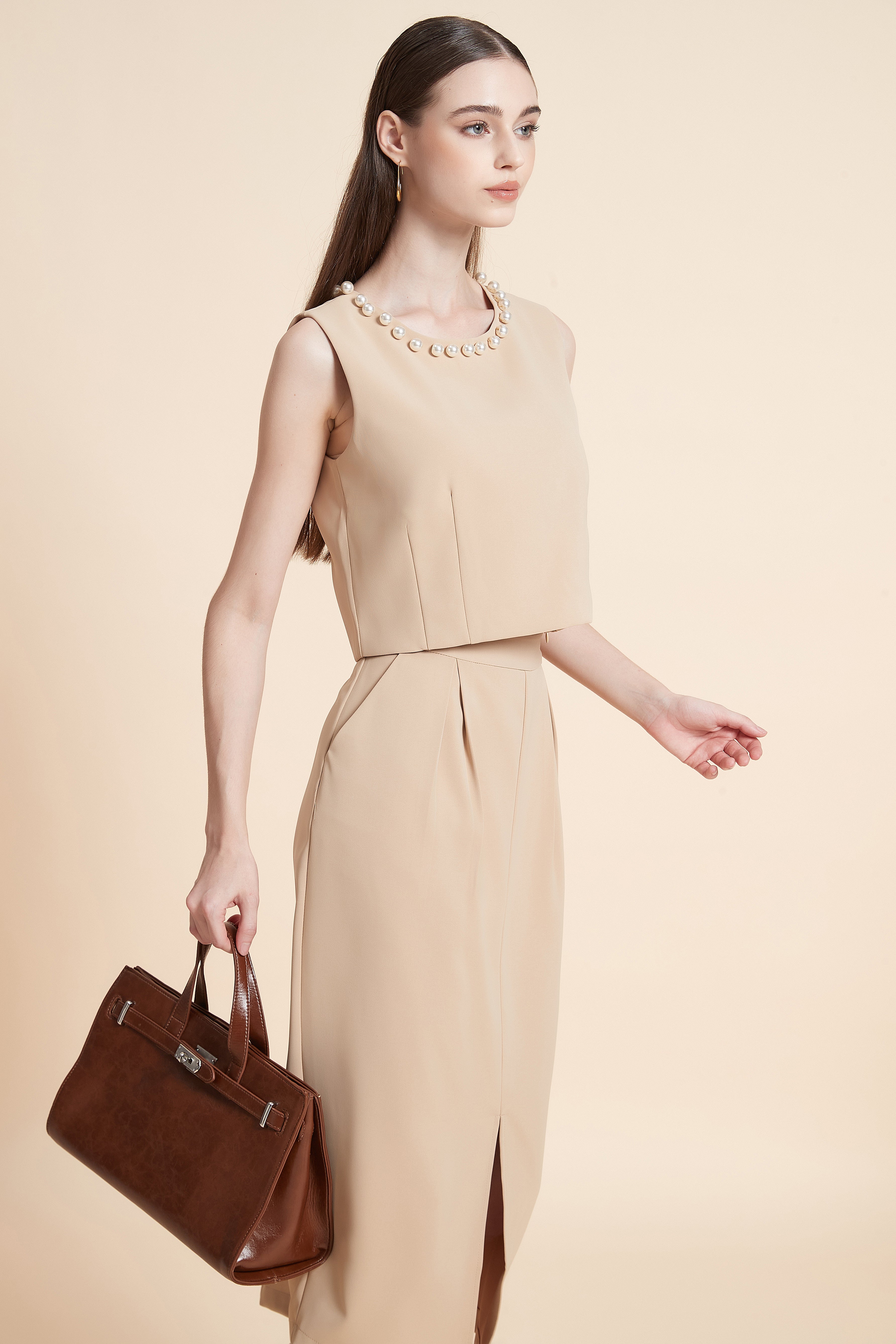 Sleeveless cropped top with pearl details