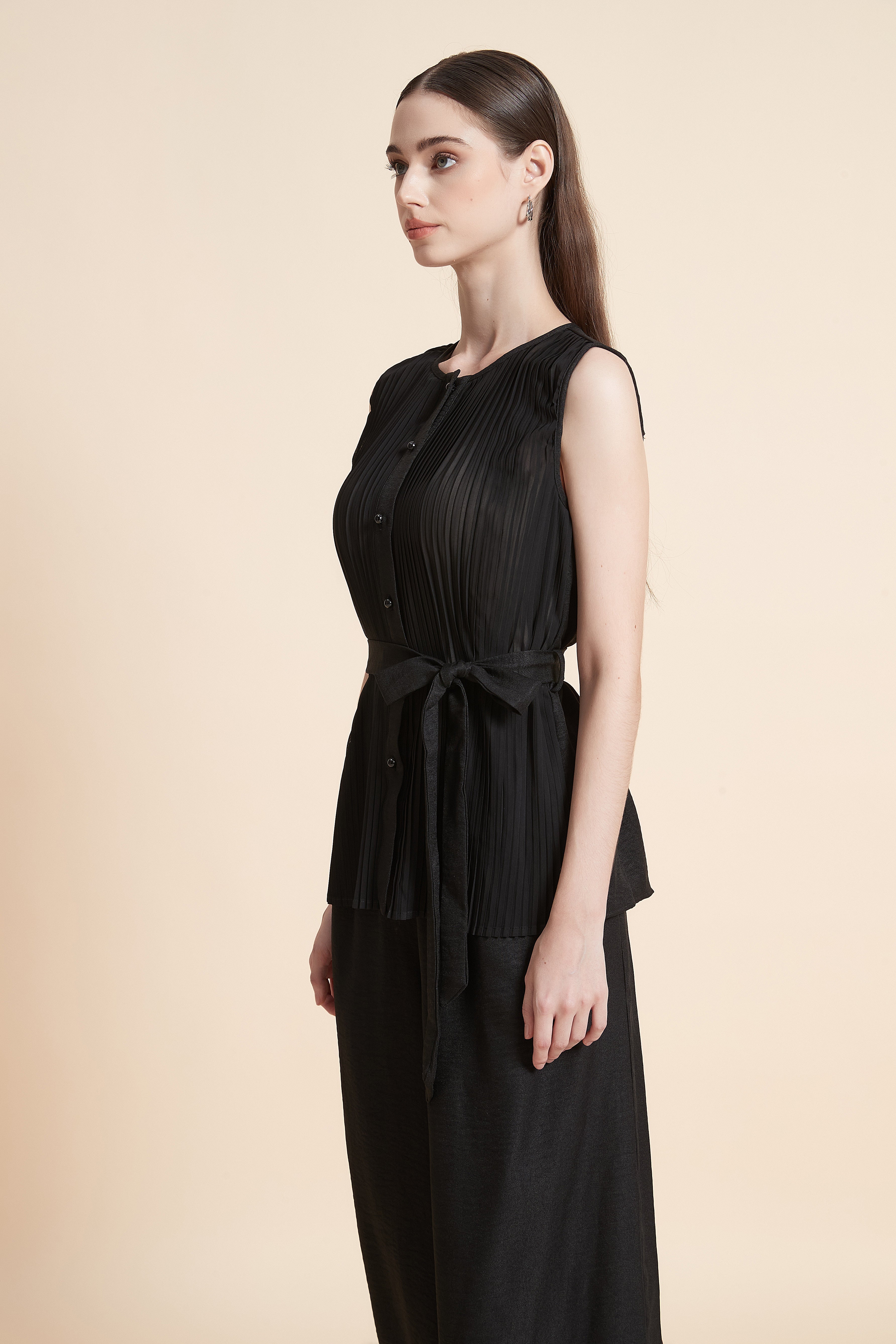 Sleeveless fine-striped top with a belt