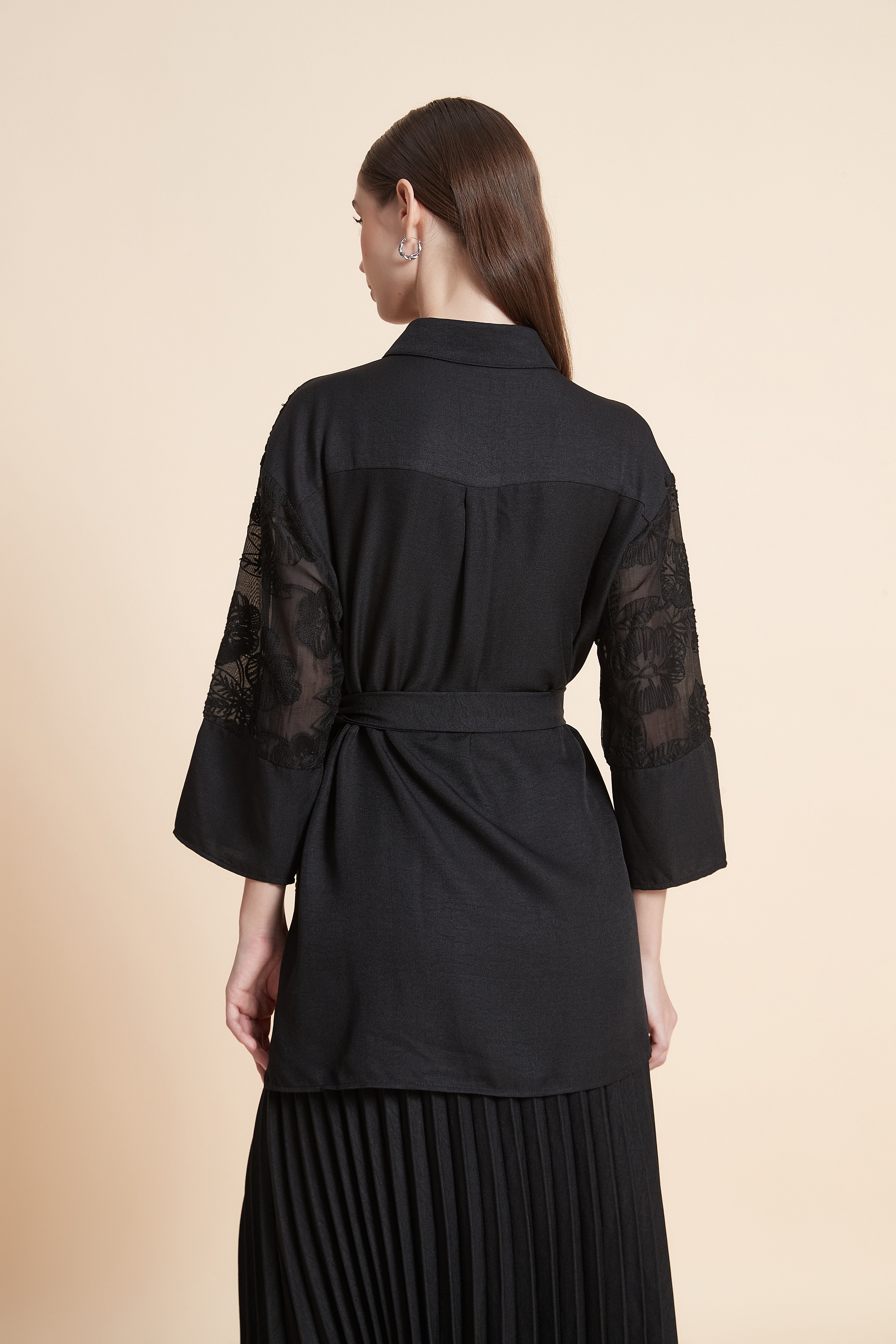 Shirt with a lace belt