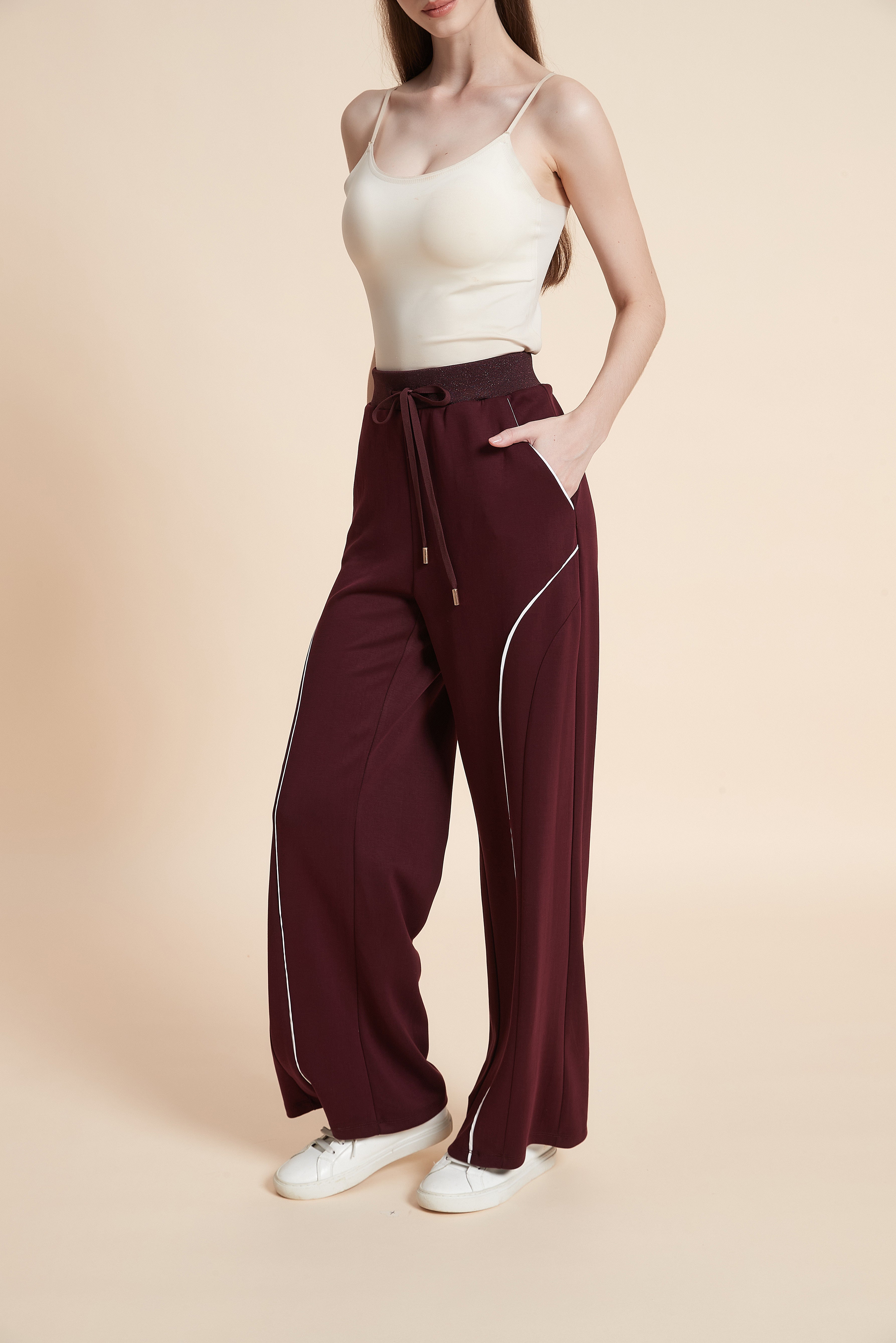 Wide-leg pants with a side stripe