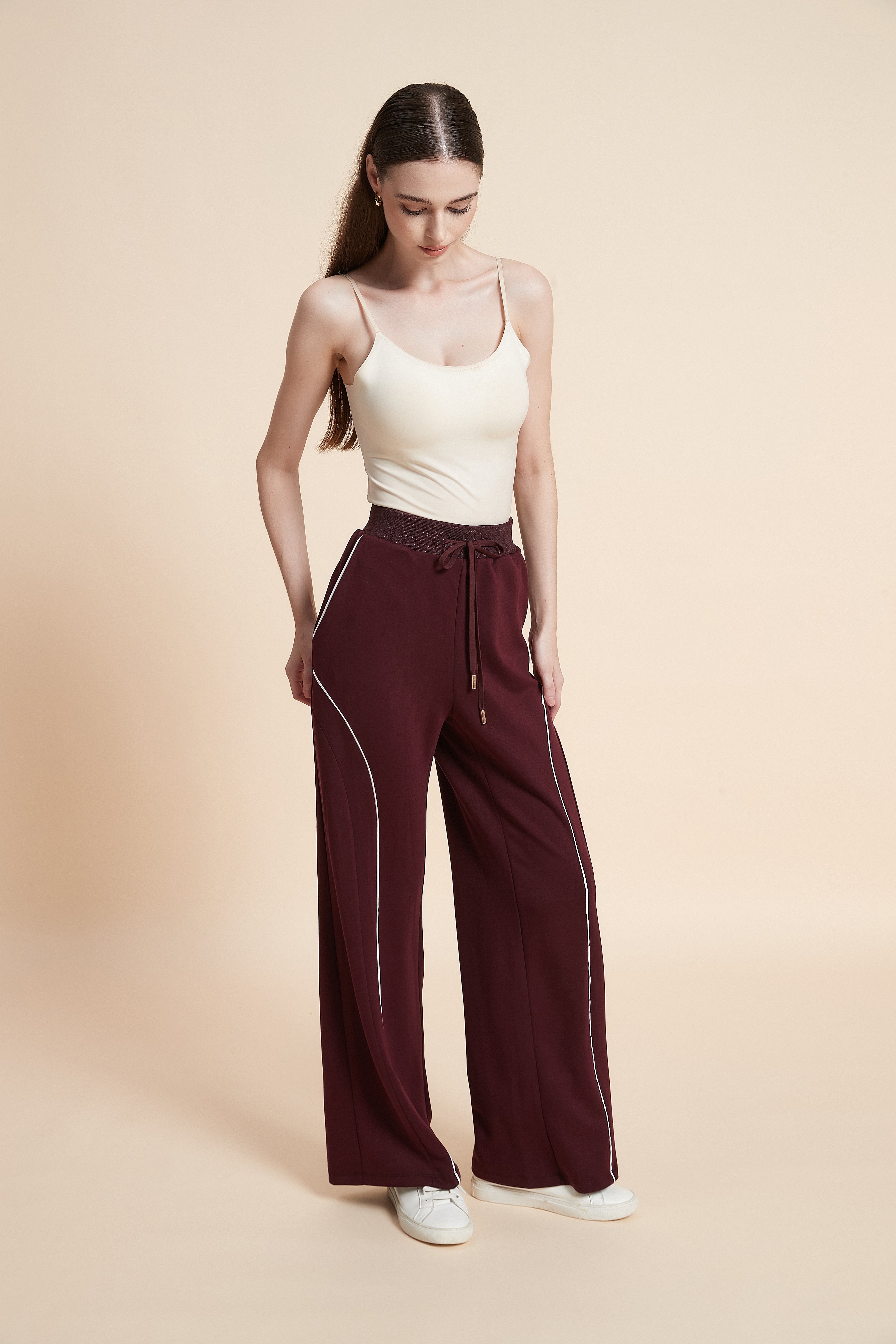 Wide-leg pants with a side stripe